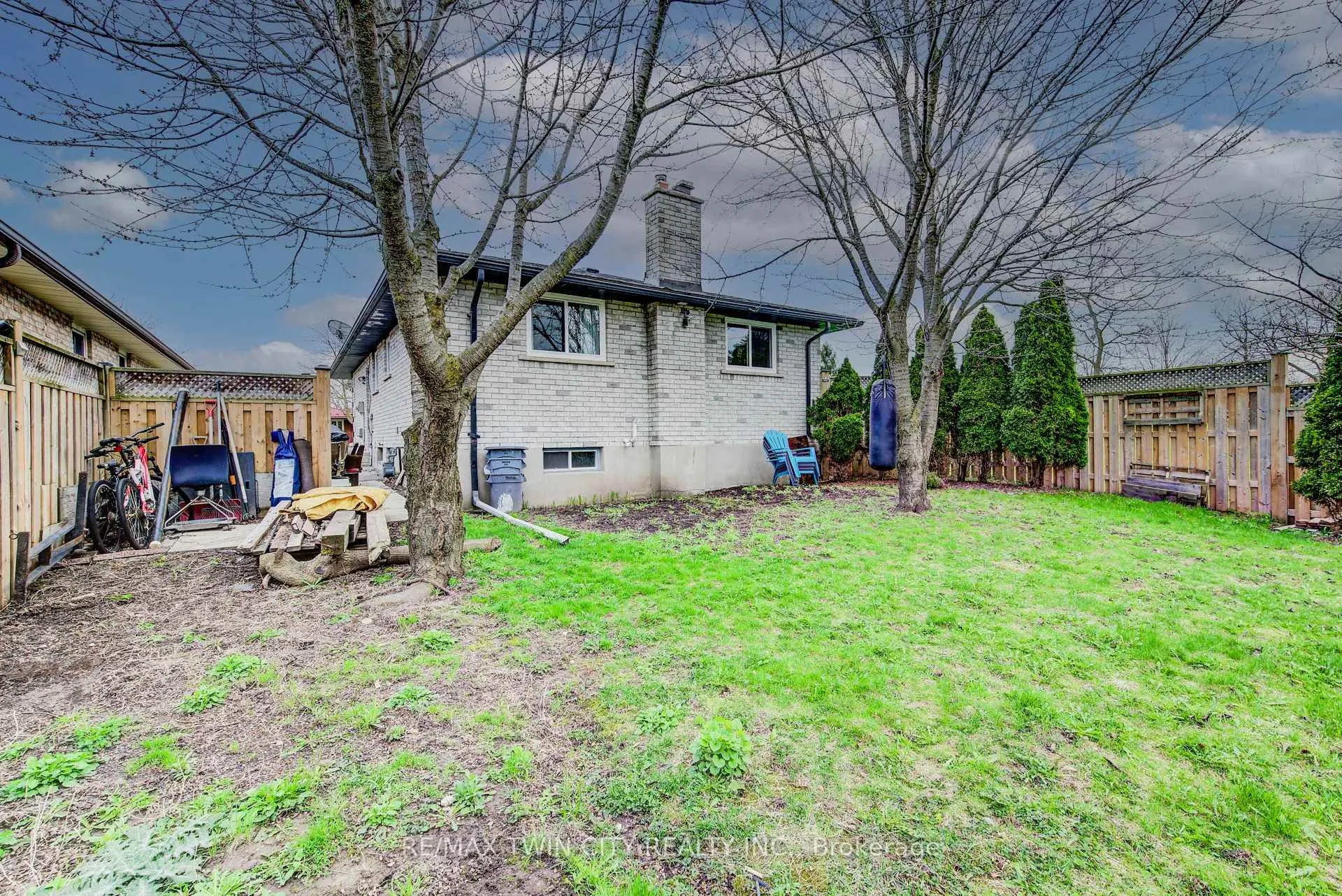 Photo 27 of 183 Dinison Crescent, Kitchener, Laurentian Hills — HOMEH