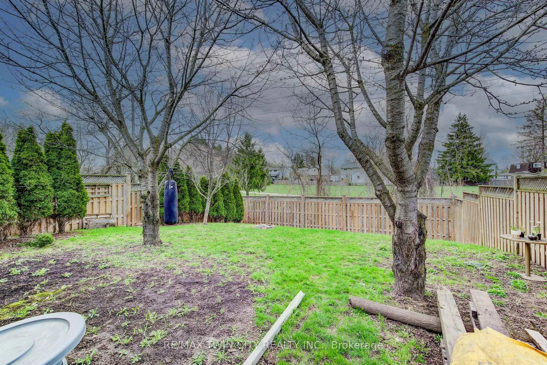 Photo 29 of 183 Dinison Crescent, Kitchener, Laurentian Hills — HOMEH