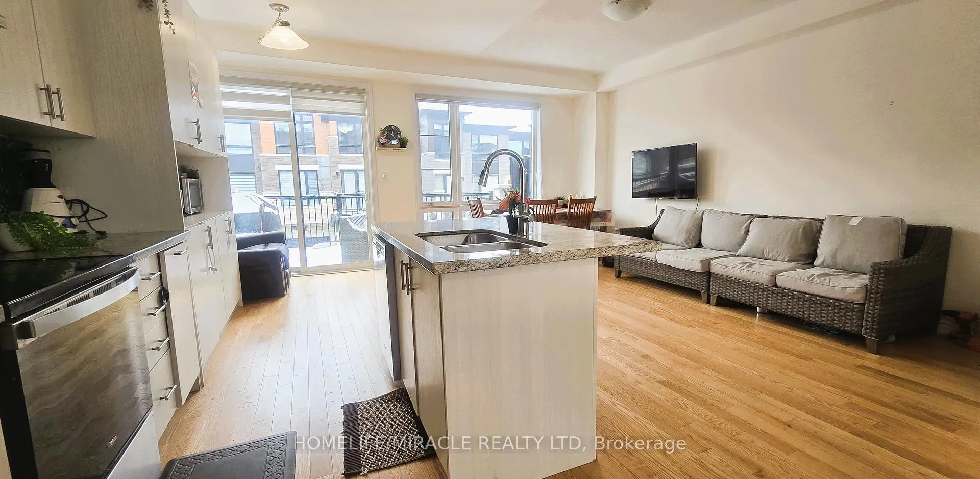 Photo 2 of 6723 Thickson Road N, Whitby, Brooklin — HOMEH
