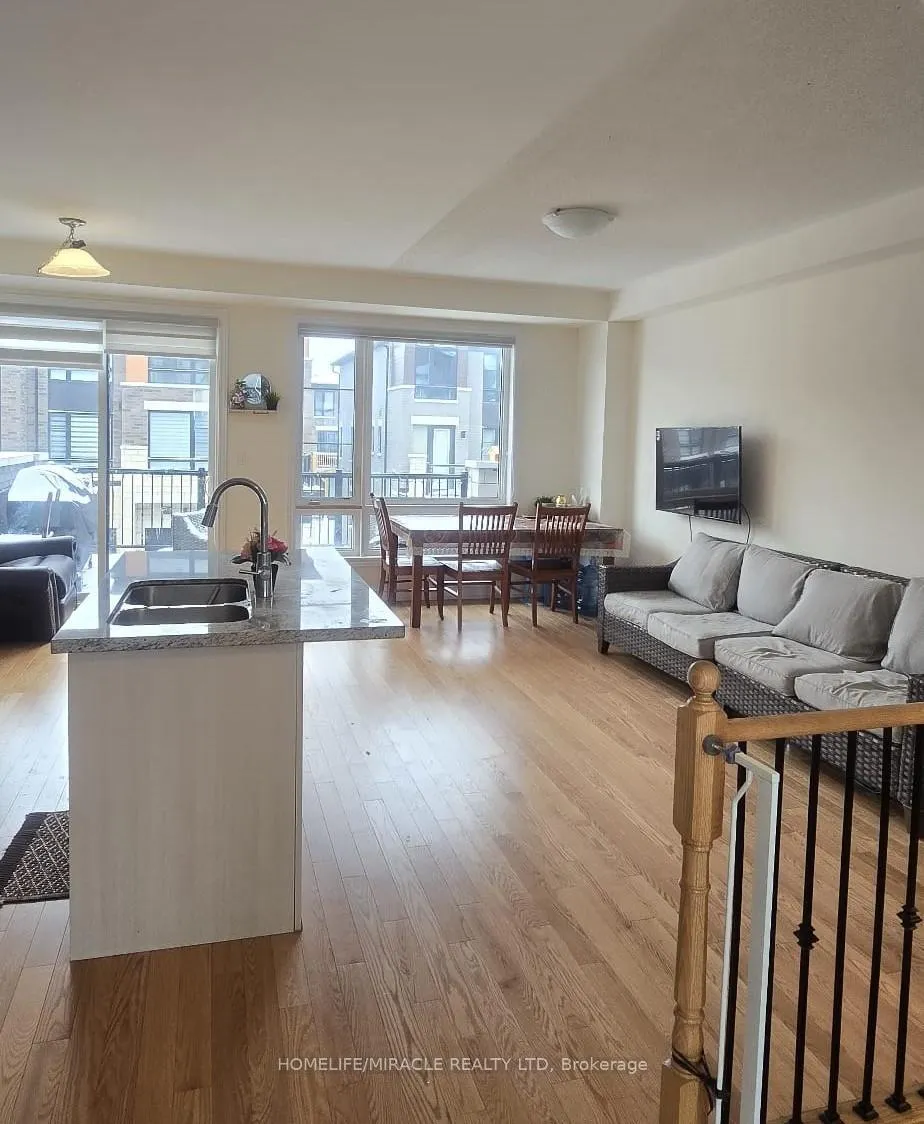 Photo 4 of 6723 Thickson Road N, Whitby, Brooklin — HOMEH