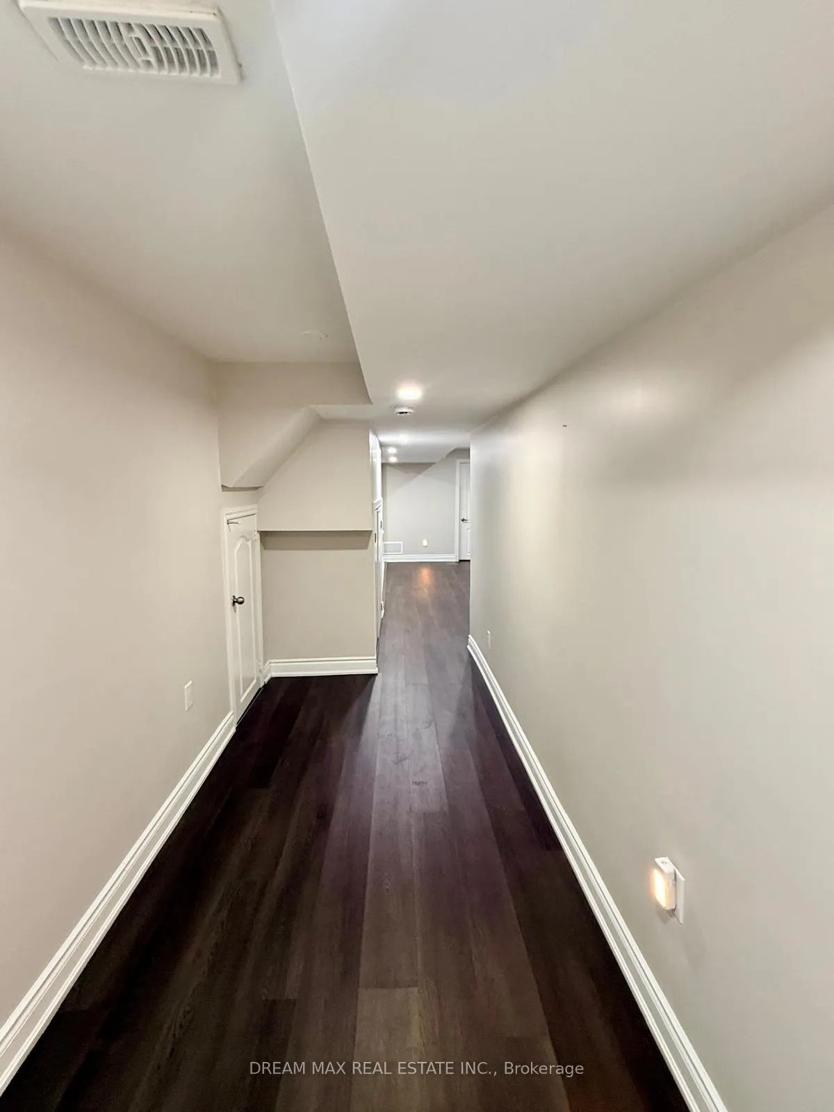 Photo 3 of 29 Nomad Crescent W, Brampton, Bram West — HOMEH