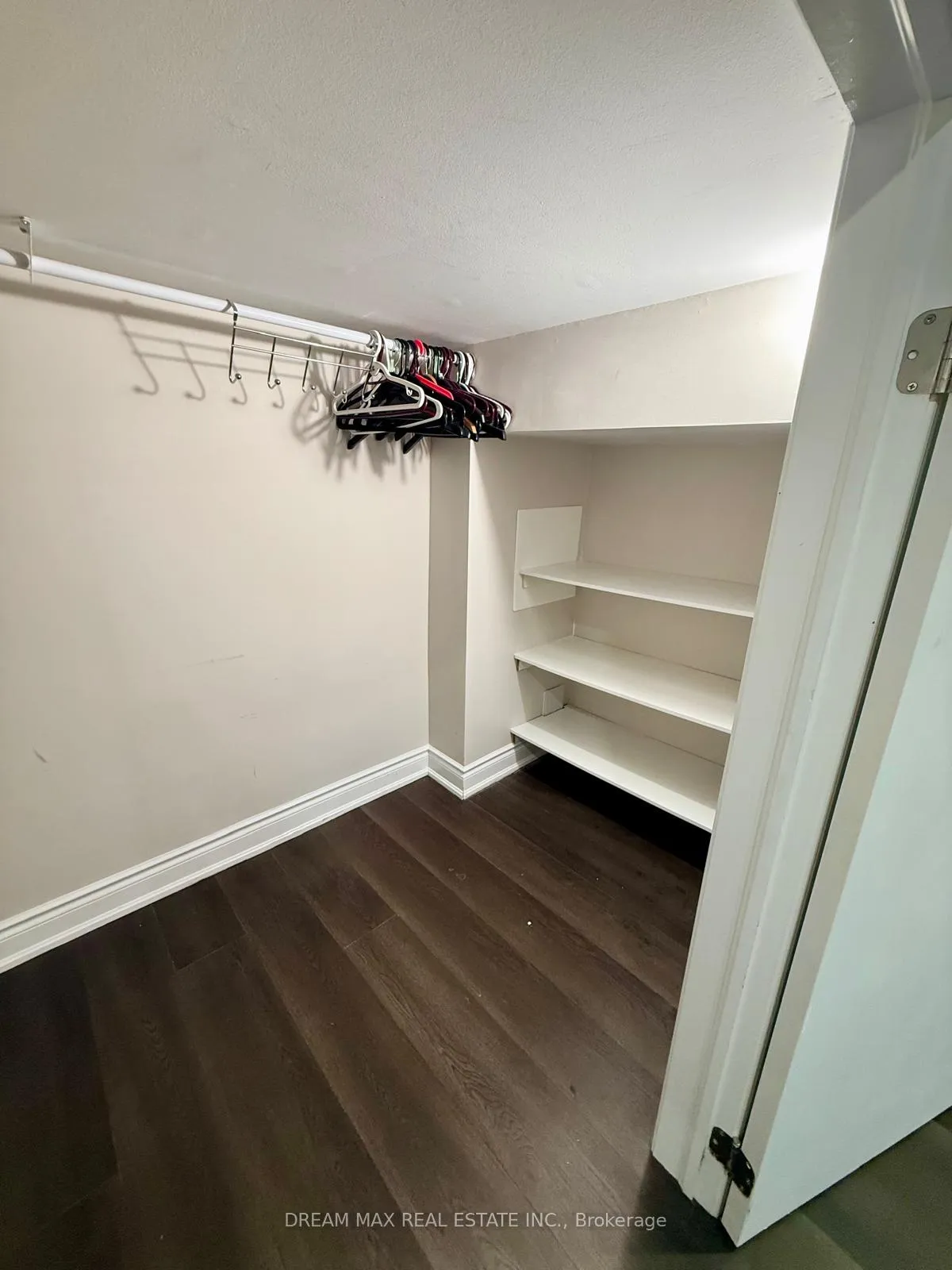 Photo 10 of 29 Nomad Crescent W, Brampton, Bram West — HOMEH