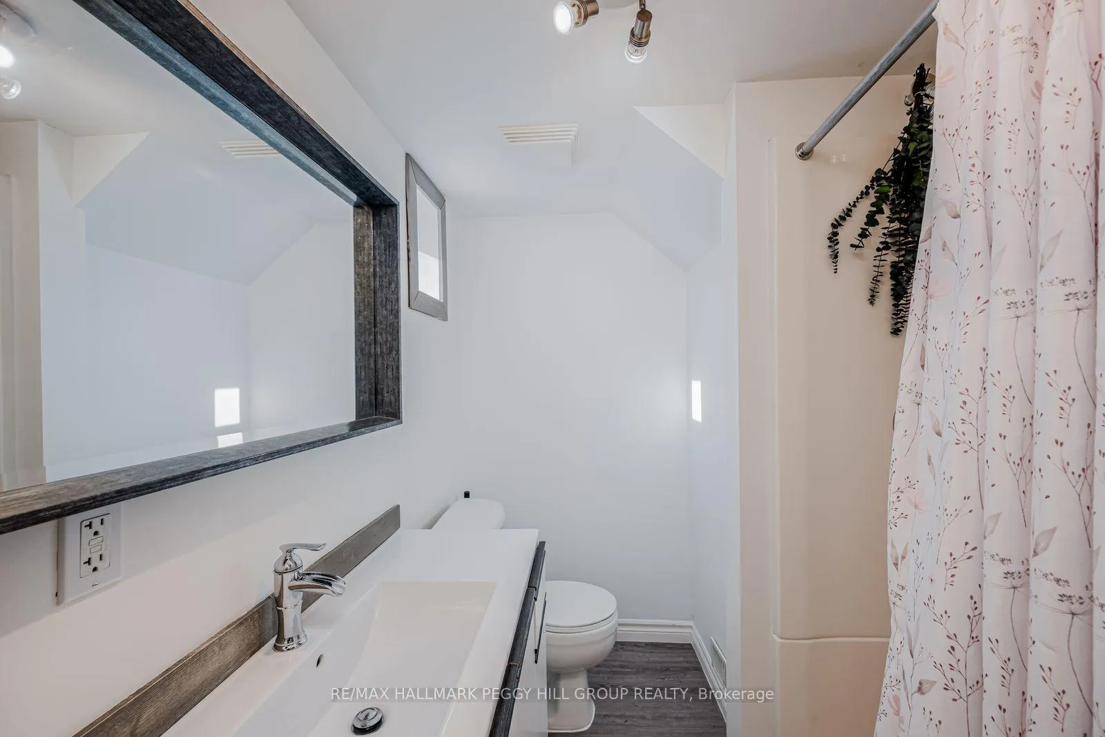 Photo 12 of 2290 11 Highway S, Oro-Medonte, Guthrie — HOMEH