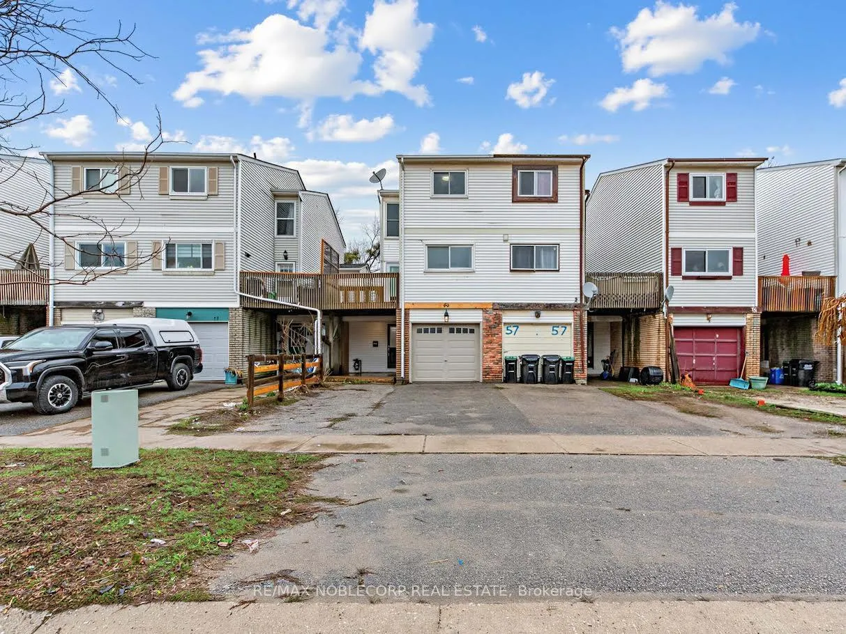 Front of Unit Upper Main, 59 Scott Crescent