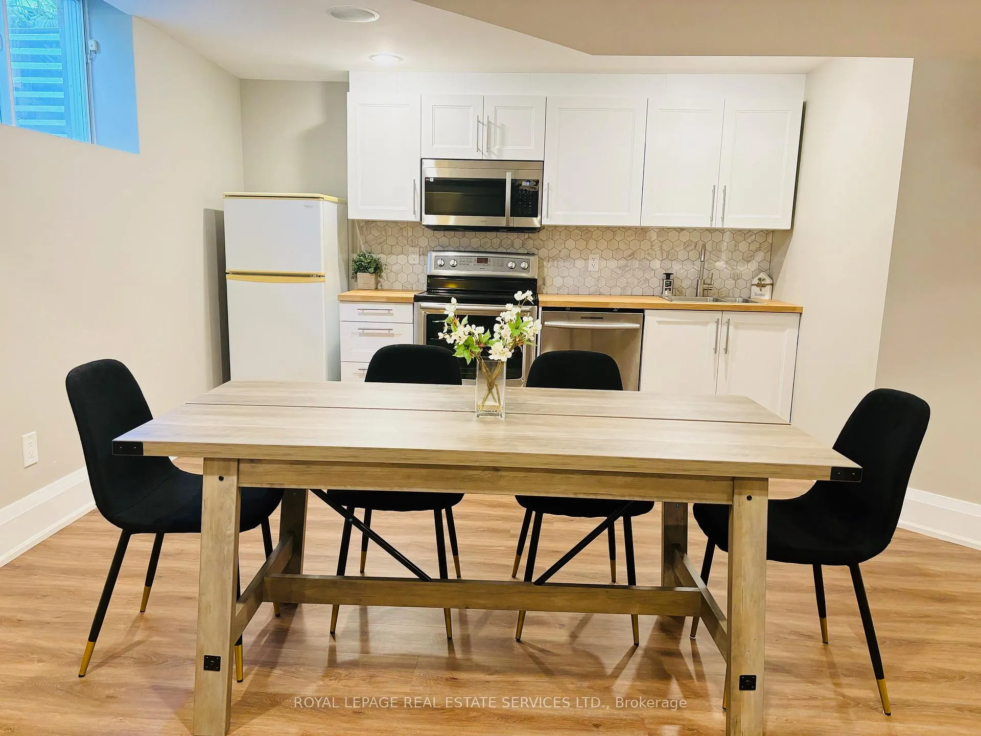Photo 5 of Unit Lower Level, 1397 Heritage Way, Oakville, Glen Abbey — HOMEH