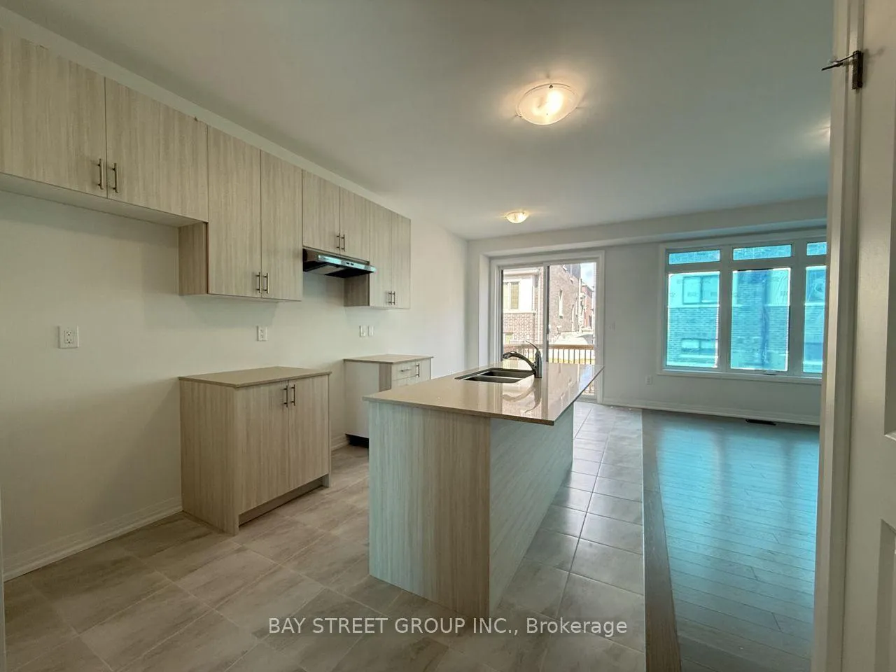 Photo 3 of 1034 Valhalla Terrace, Pickering, Rural Pickering — HOMEH