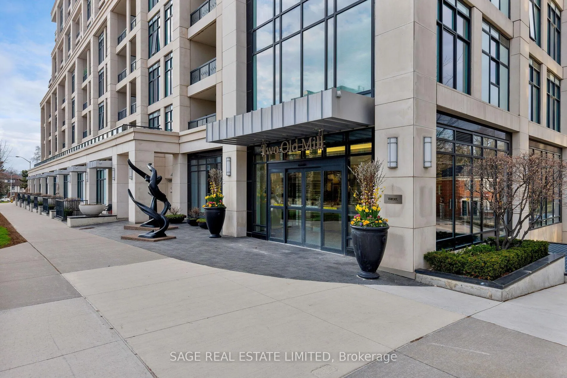 Photo 5 of Unit 504, 2 Old Mill Drive, Toronto, High Park-Swansea — HOMEH
