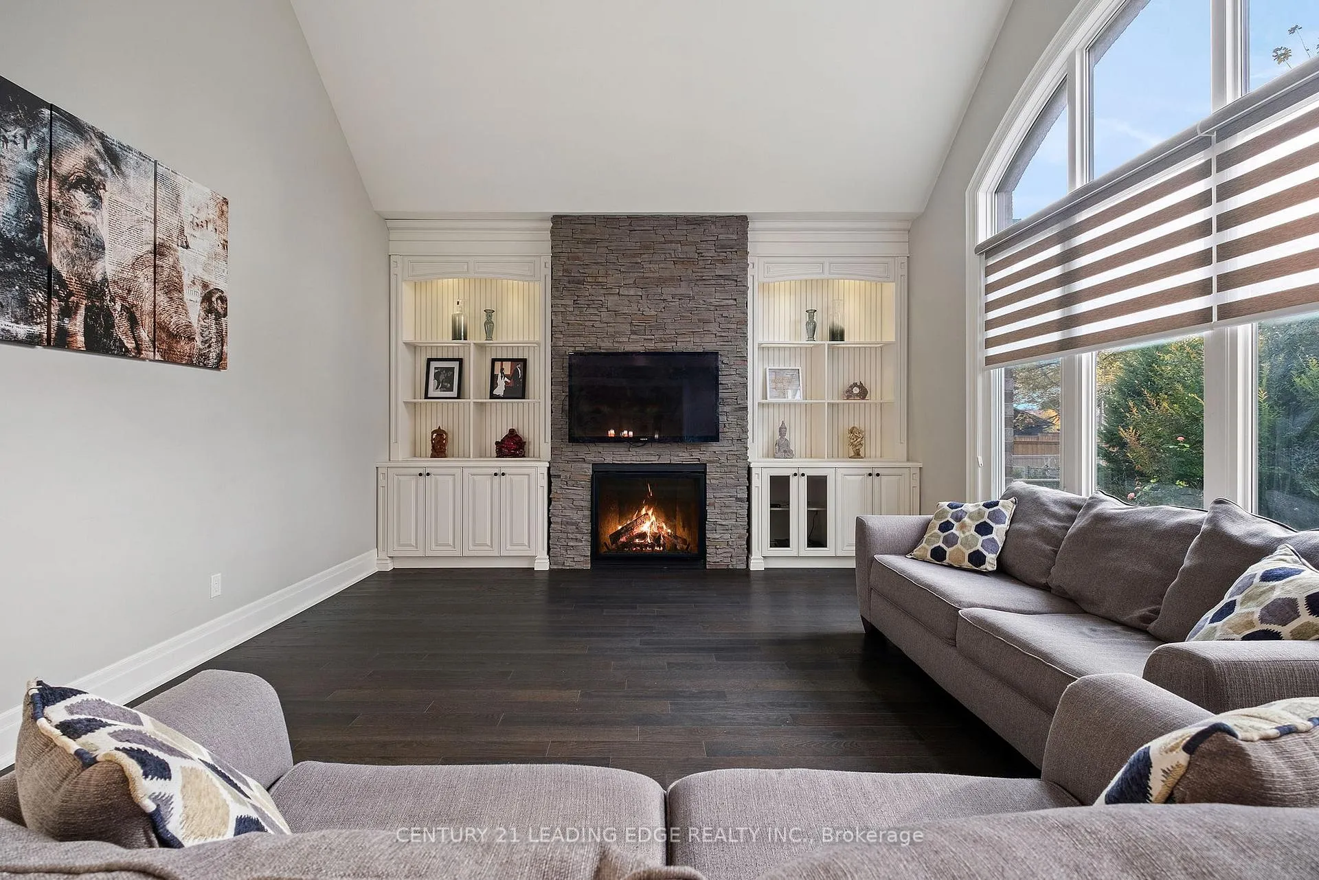 Photo 3 of 12 Jonquil Crescent, Markham, Bullock — HOMEH