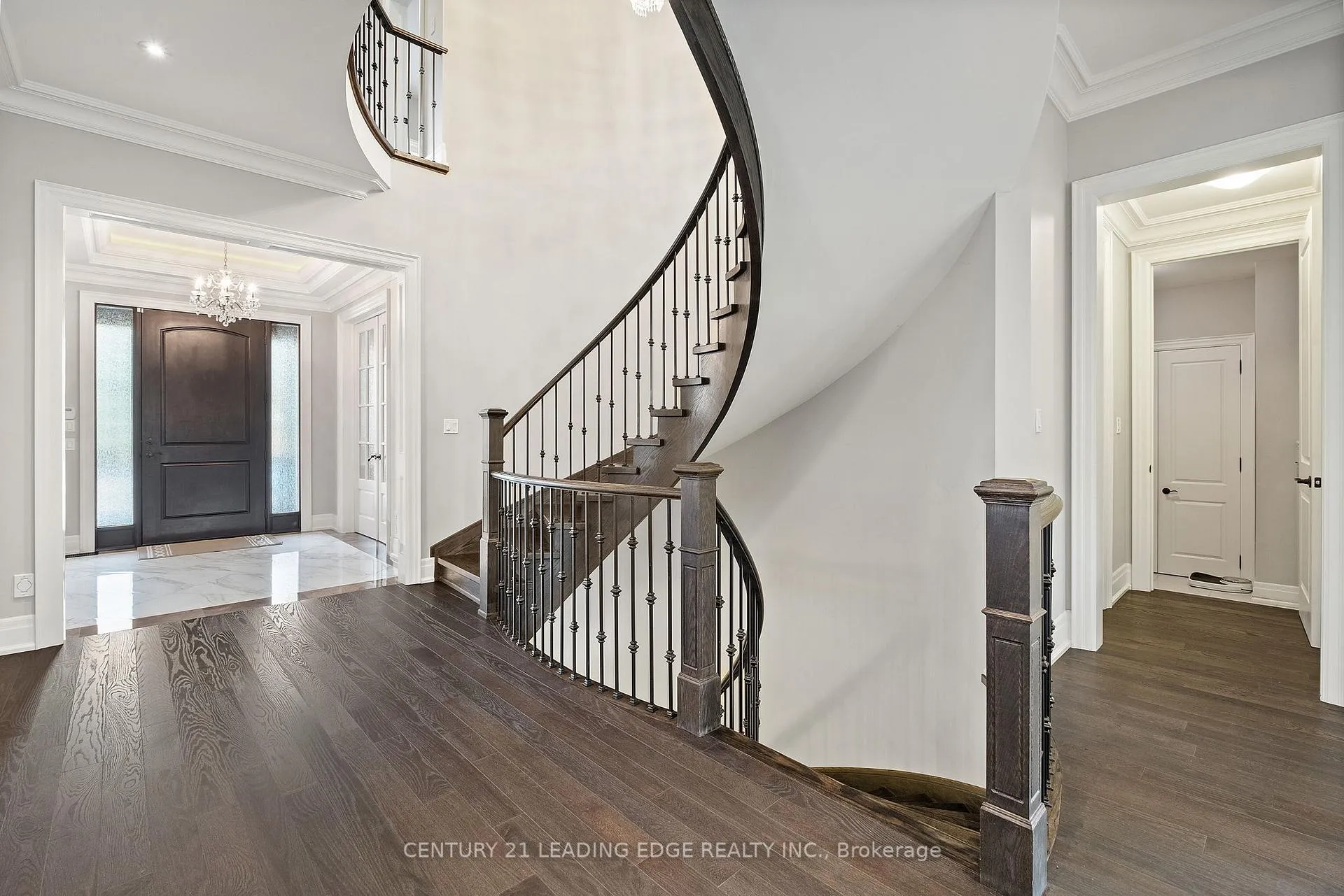 Photo 8 of 12 Jonquil Crescent, Markham, Bullock — HOMEH