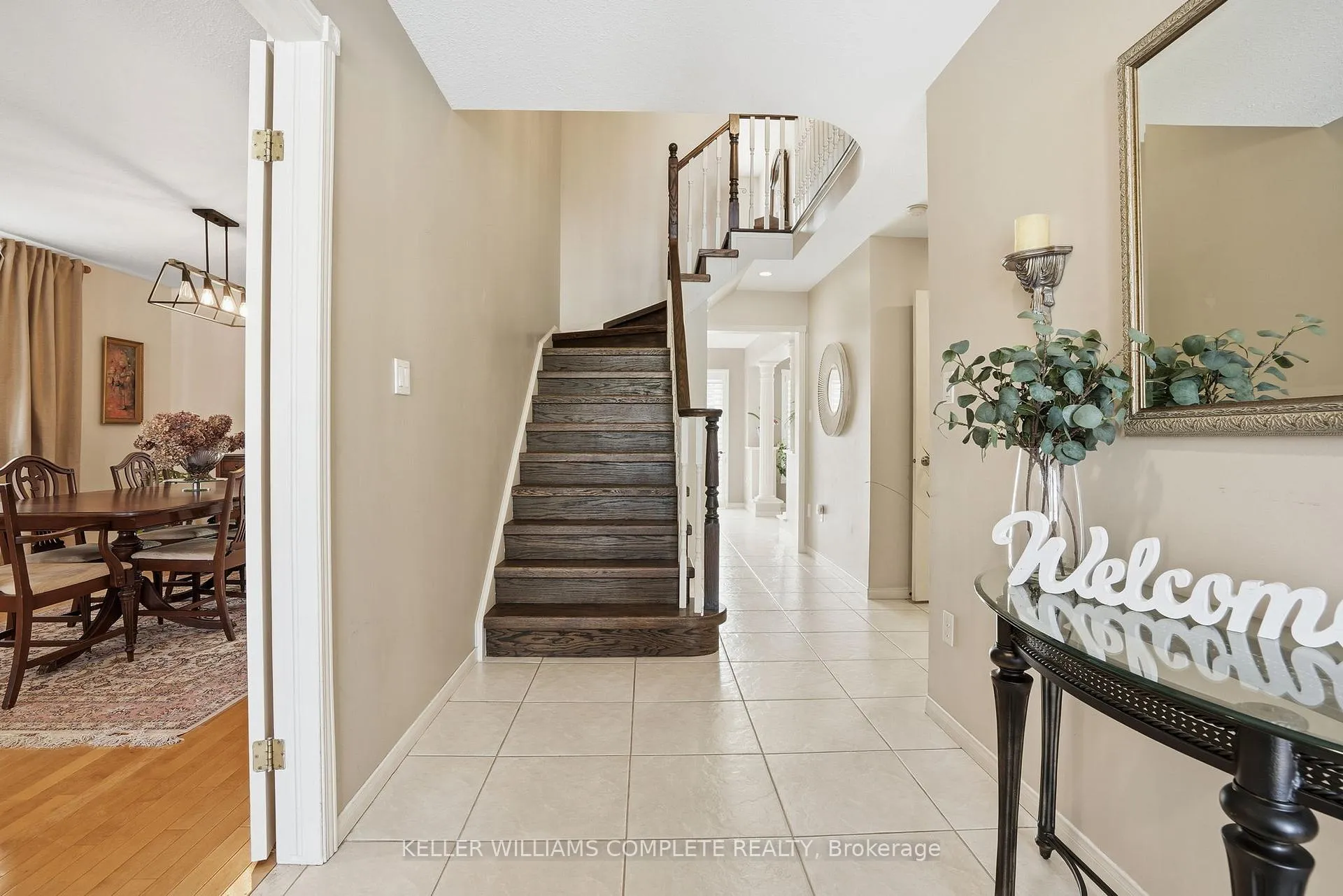 Photo 3 of 37 Southcreek Drive, Hamilton, Meadowlands — HOMEH