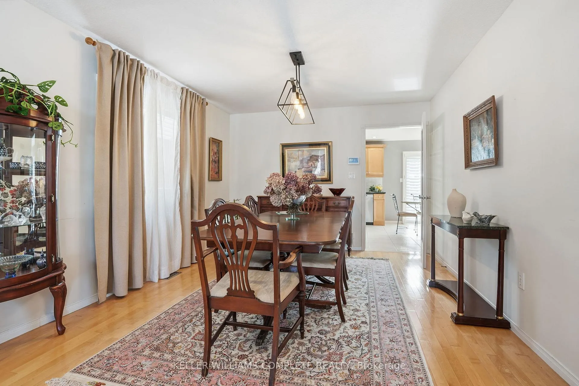 Photo 8 of 37 Southcreek Drive, Hamilton, Meadowlands — HOMEH