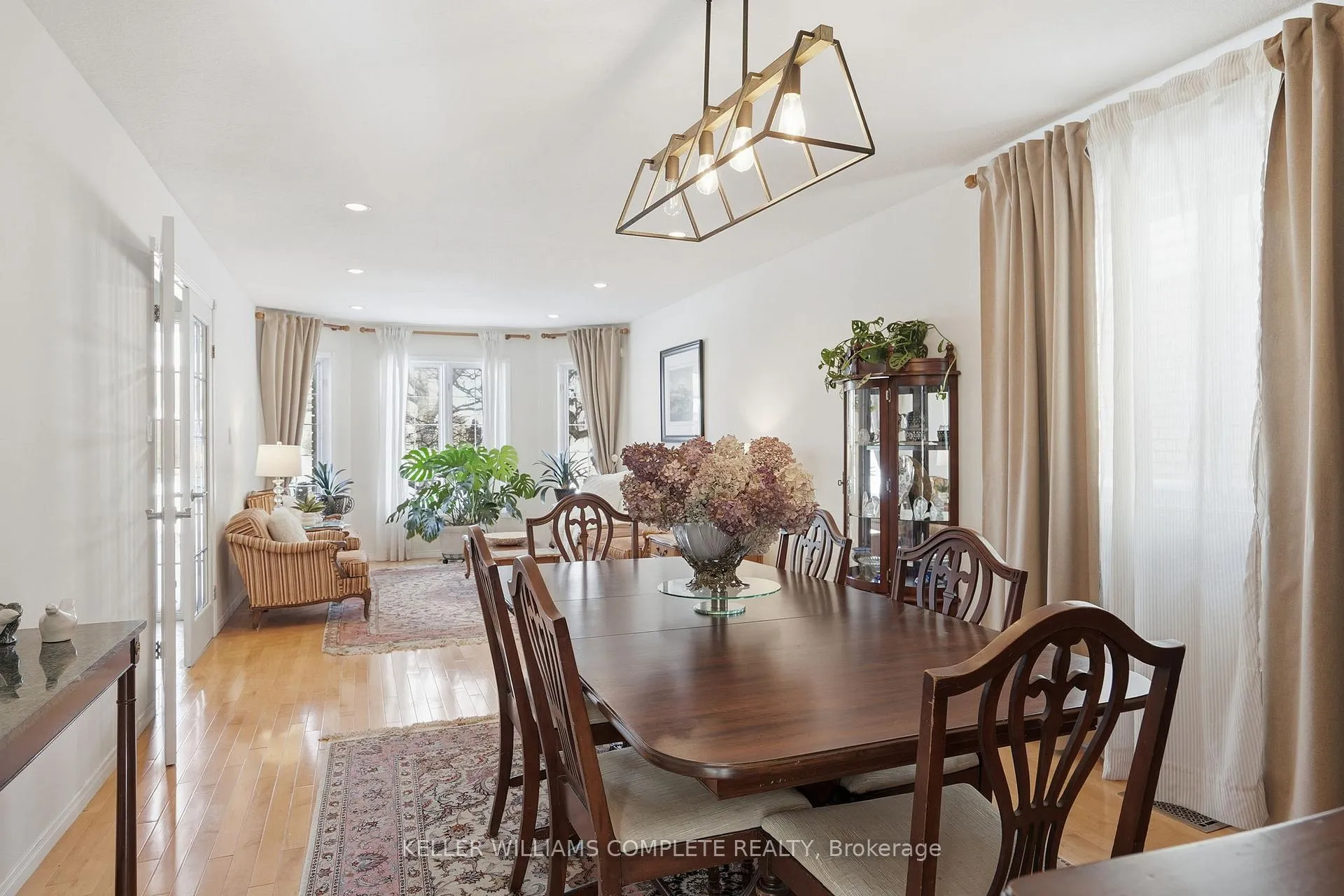 Photo 9 of 37 Southcreek Drive, Hamilton, Meadowlands — HOMEH