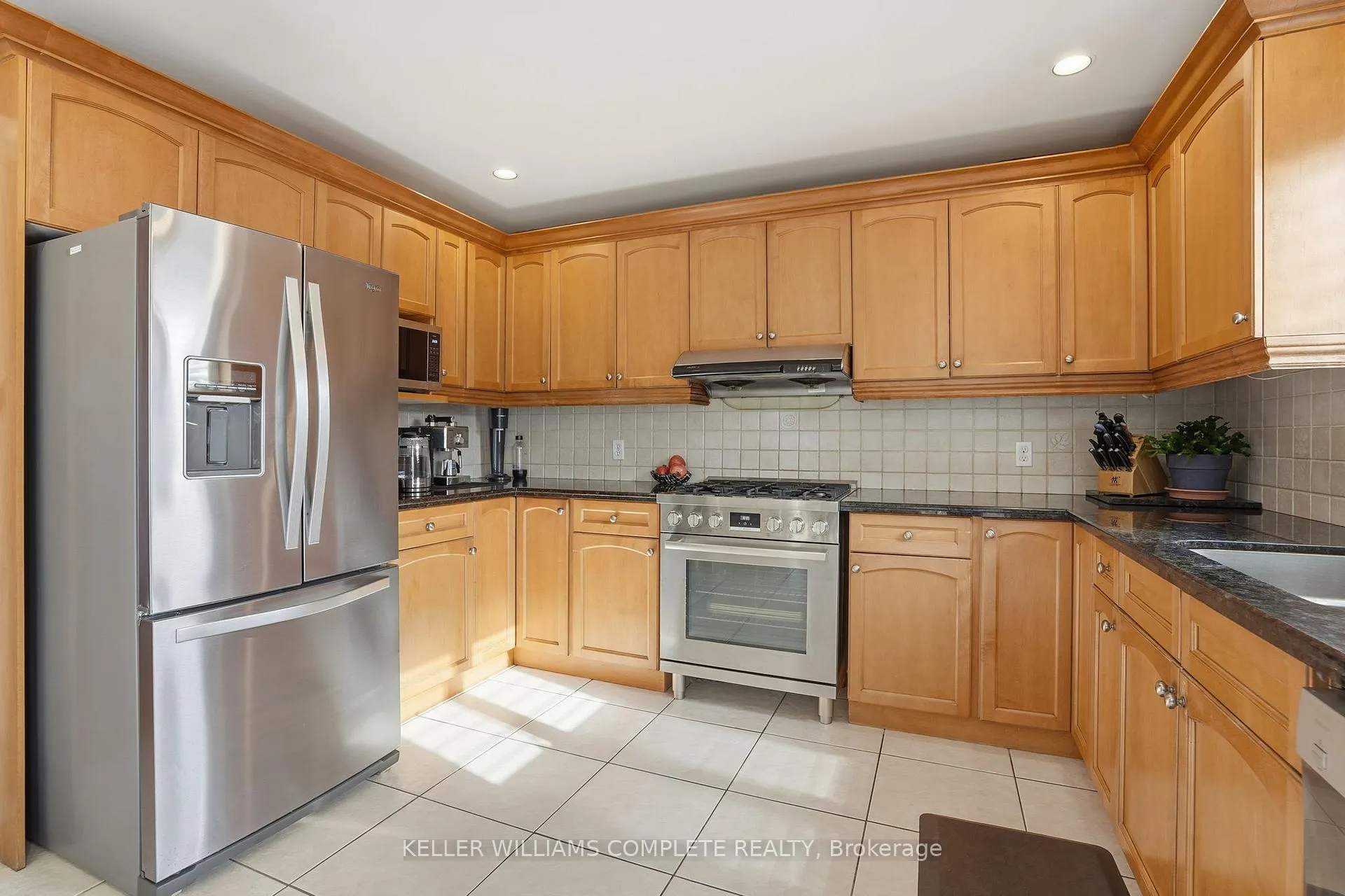 Photo 12 of 37 Southcreek Drive, Hamilton, Meadowlands — HOMEH