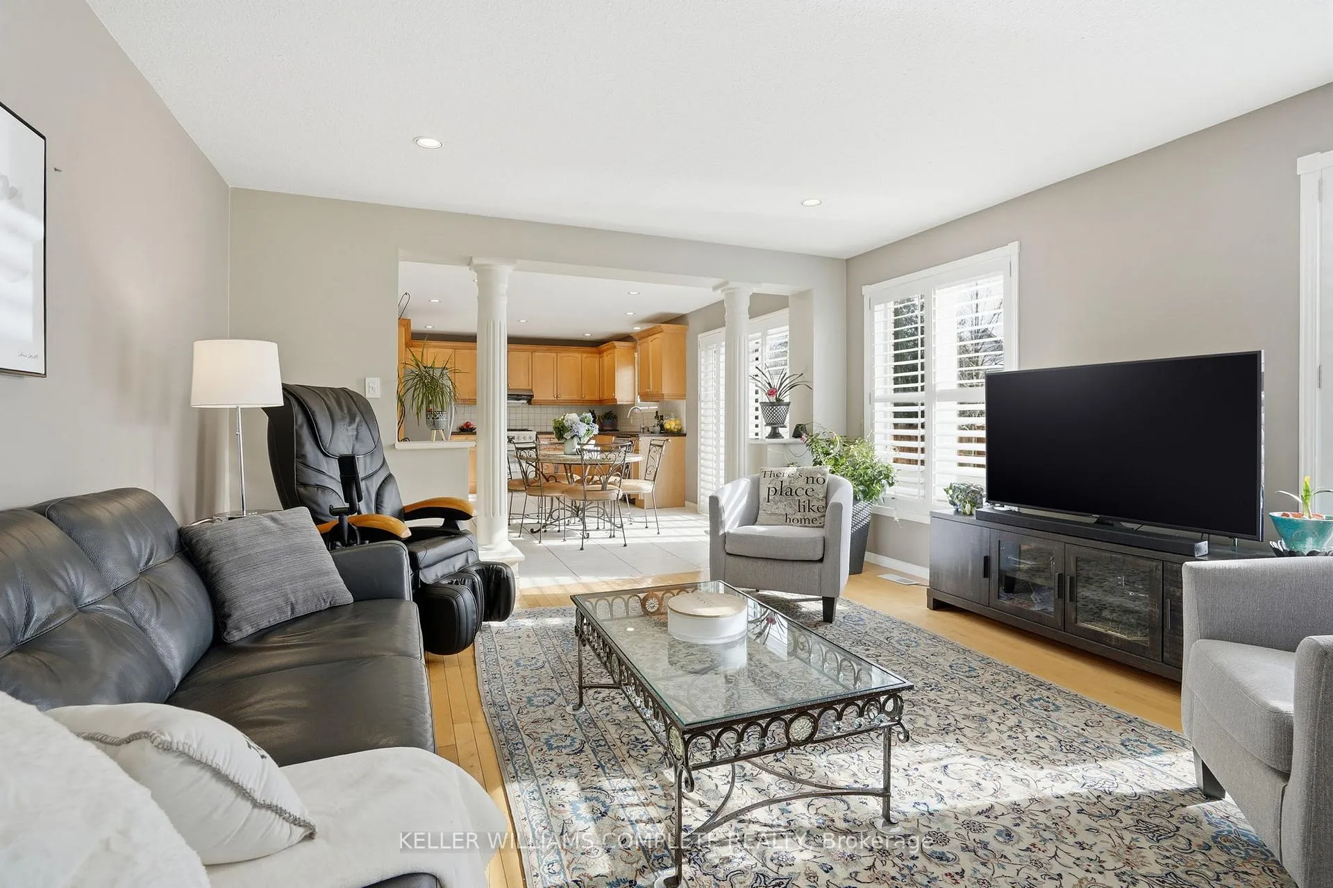 Photo 16 of 37 Southcreek Drive, Hamilton, Meadowlands — HOMEH