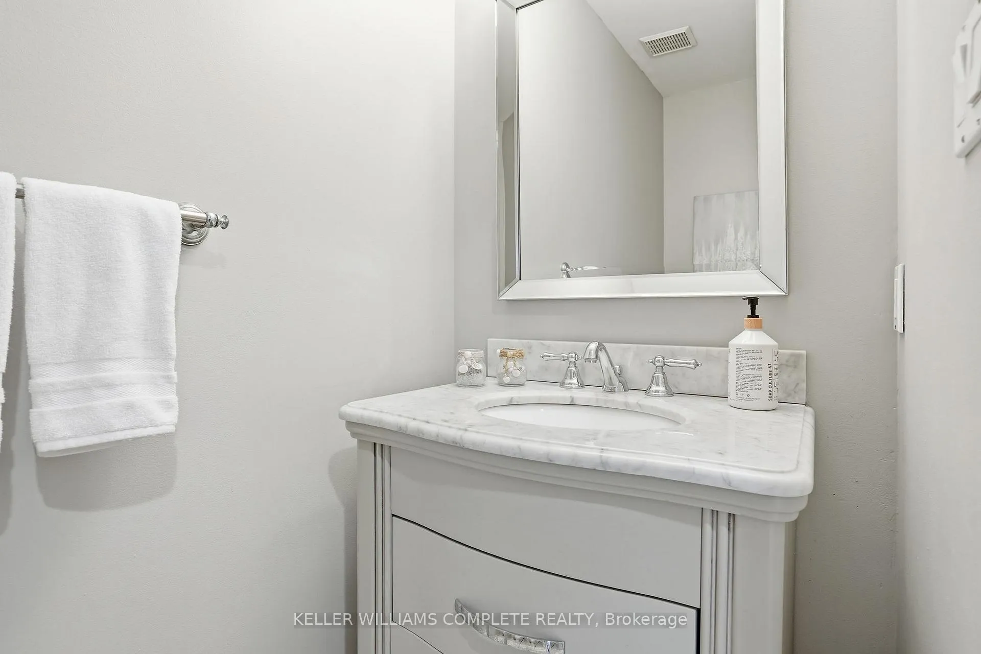 Photo 17 of 37 Southcreek Drive, Hamilton, Meadowlands — HOMEH