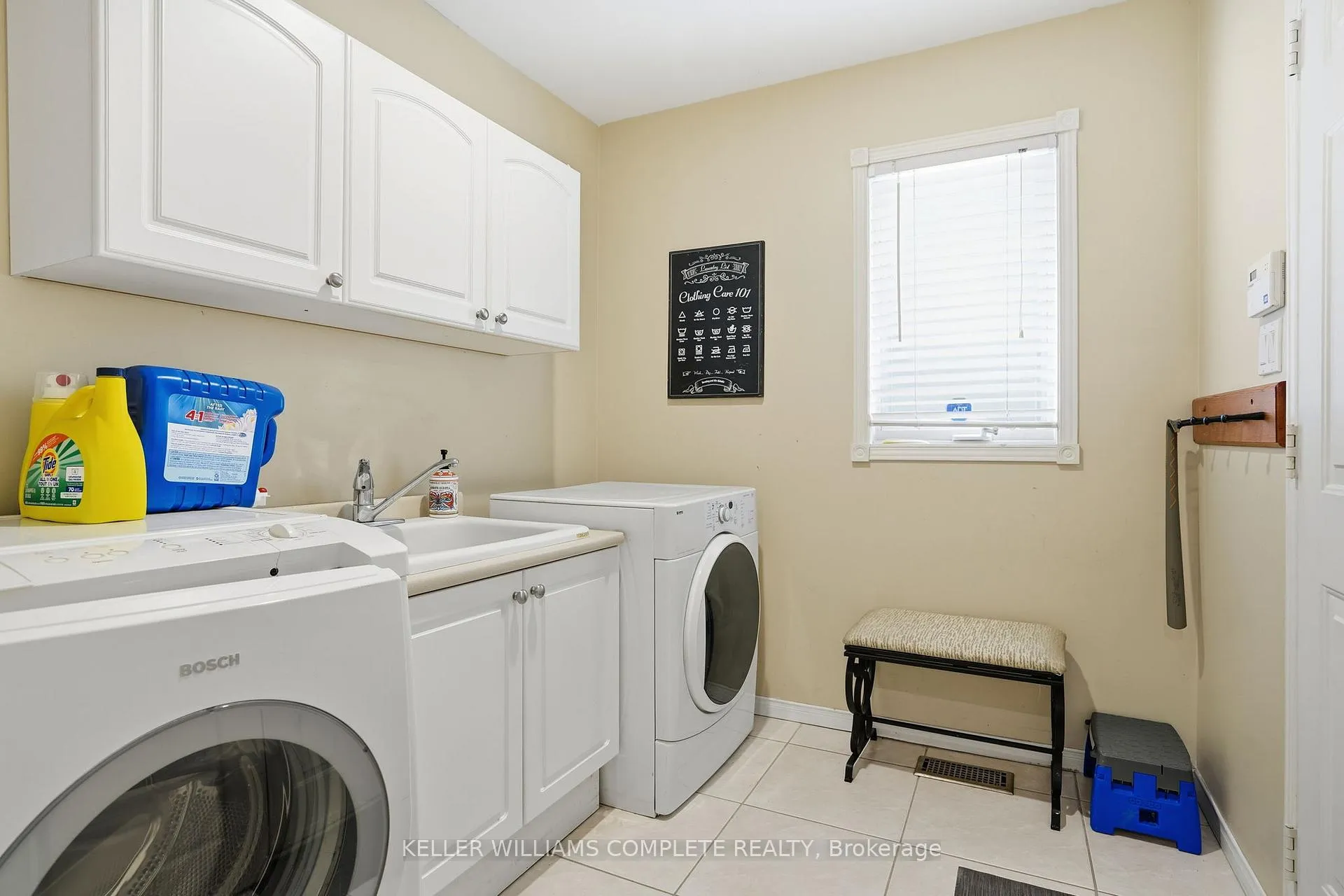 Photo 18 of 37 Southcreek Drive, Hamilton, Meadowlands — HOMEH