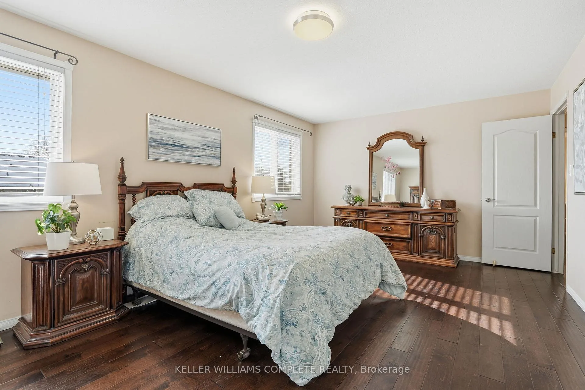 Photo 20 of 37 Southcreek Drive, Hamilton, Meadowlands — HOMEH