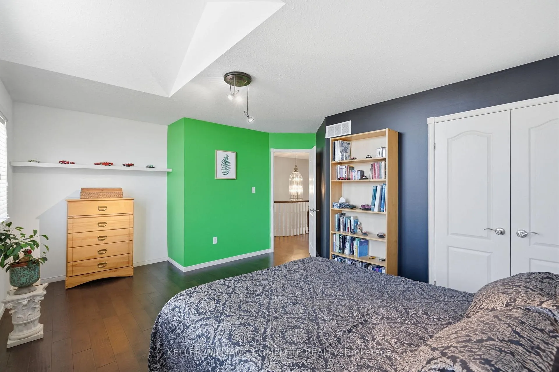 Photo 28 of 37 Southcreek Drive, Hamilton, Meadowlands — HOMEH