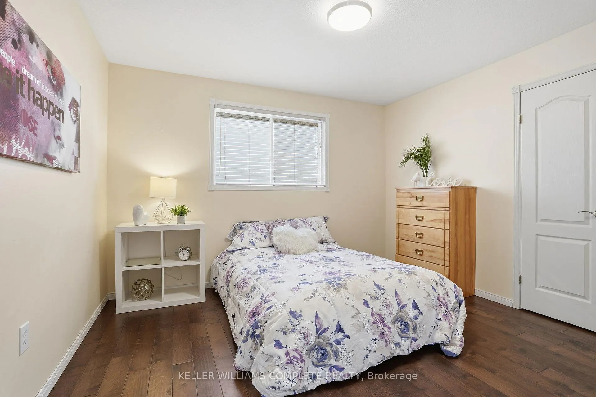 Photo 29 of 37 Southcreek Drive, Hamilton, Meadowlands — HOMEH