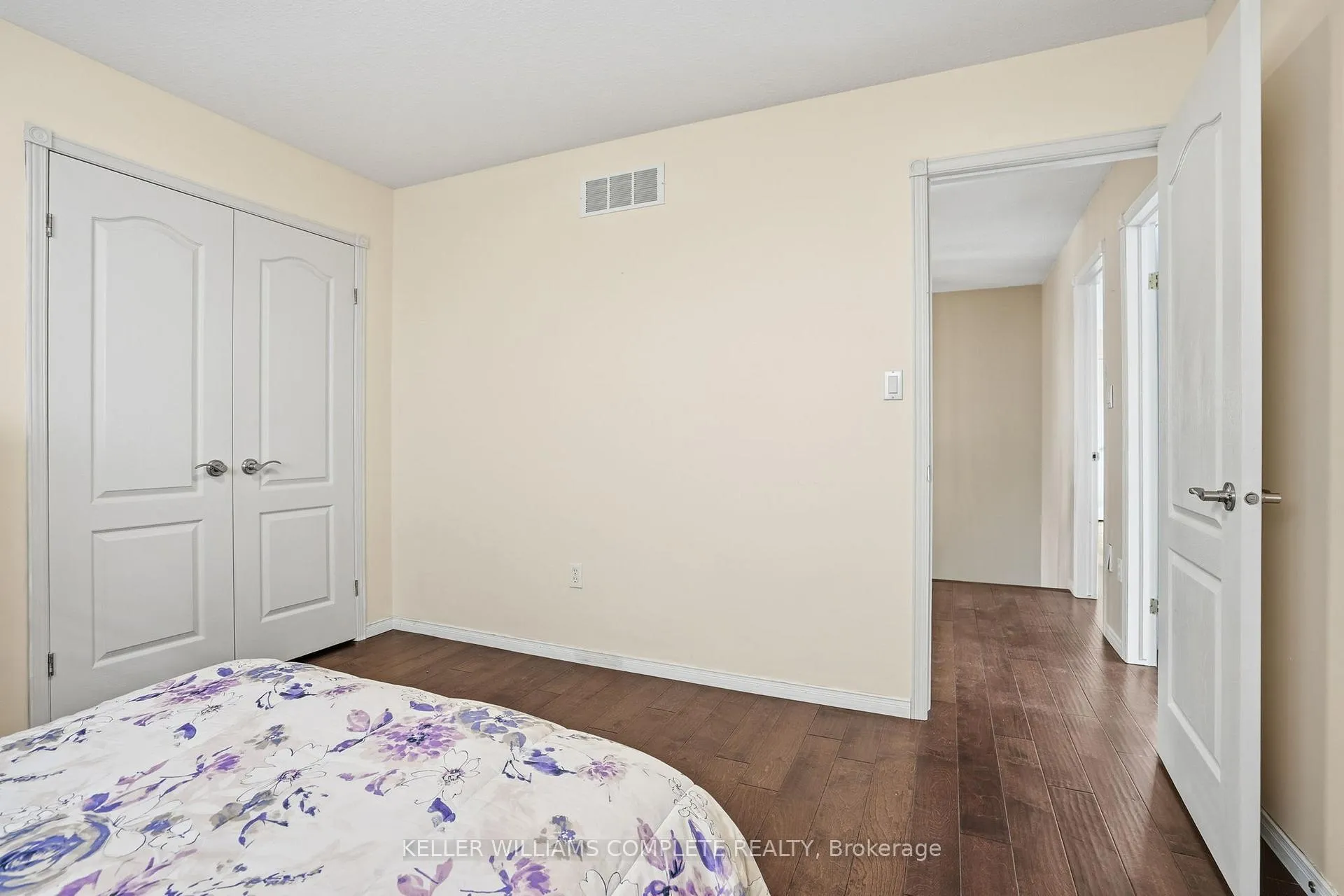 Photo 30 of 37 Southcreek Drive, Hamilton, Meadowlands — HOMEH