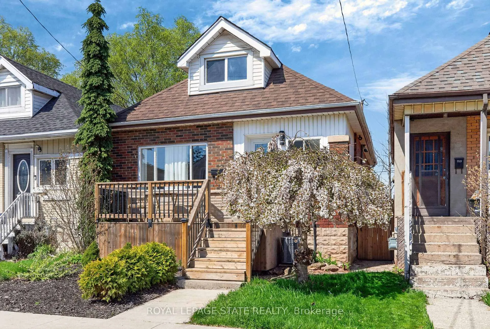 Photo 3 of 157 Cameron Avenue N, Hamilton, Homeside — HOMEH