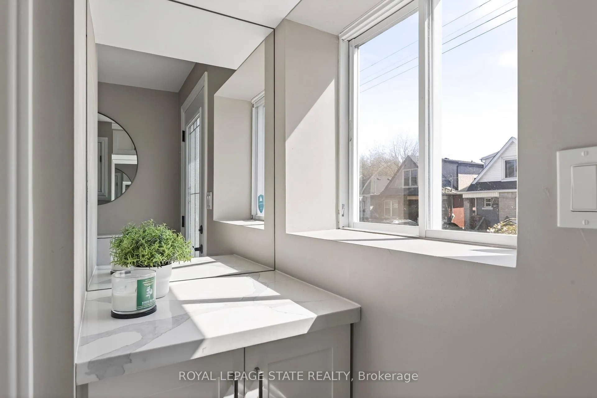 Photo 8 of 157 Cameron Avenue N, Hamilton, Homeside — HOMEH