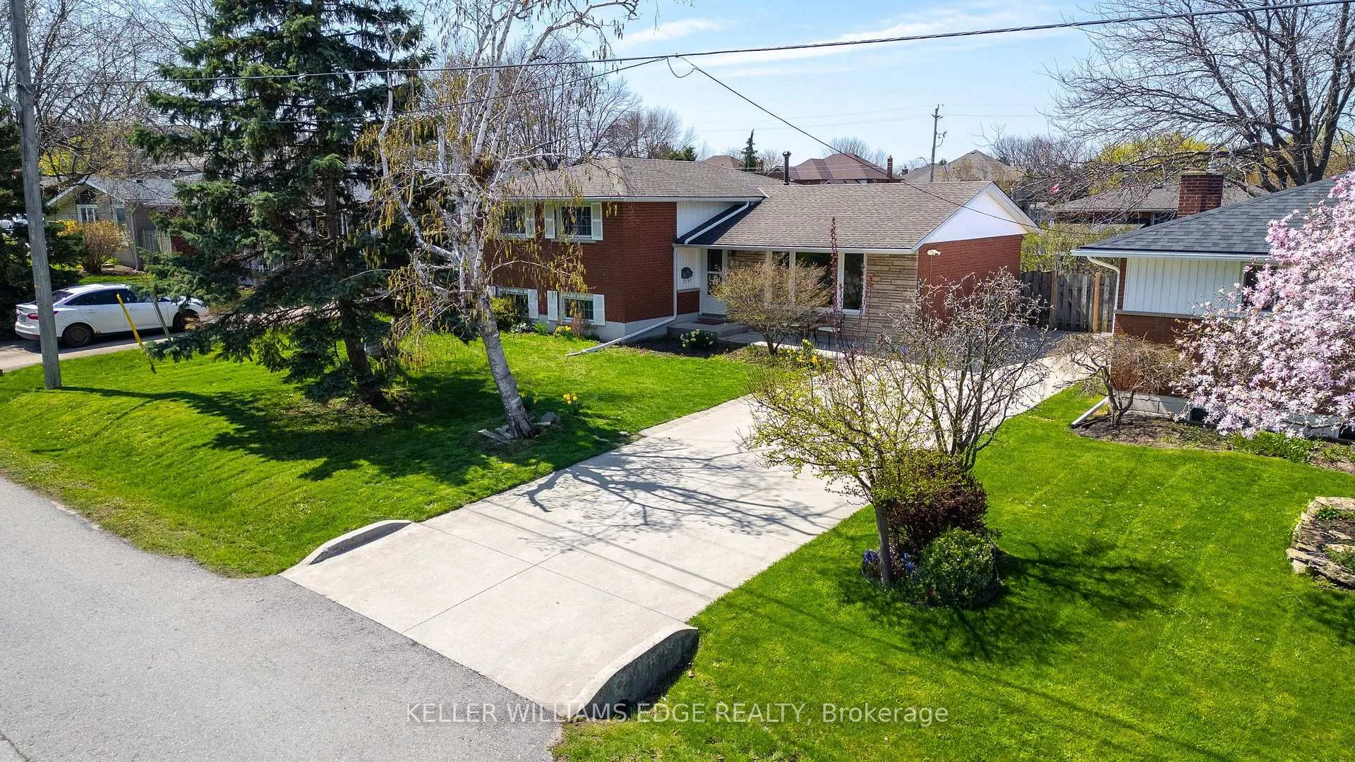 Photo 2 of 156 Lakeside Drive, Grimsby, Grimsby Beach — HOMEH