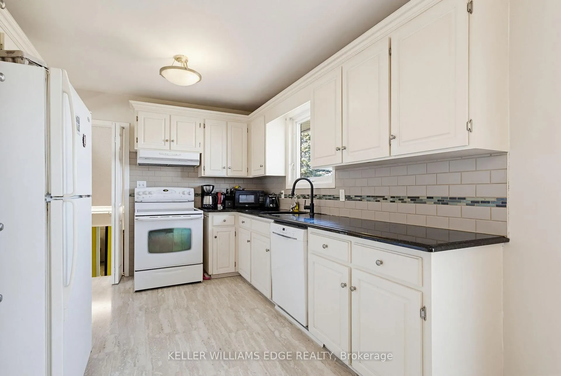 Photo 7 of 156 Lakeside Drive, Grimsby, Grimsby Beach — HOMEH