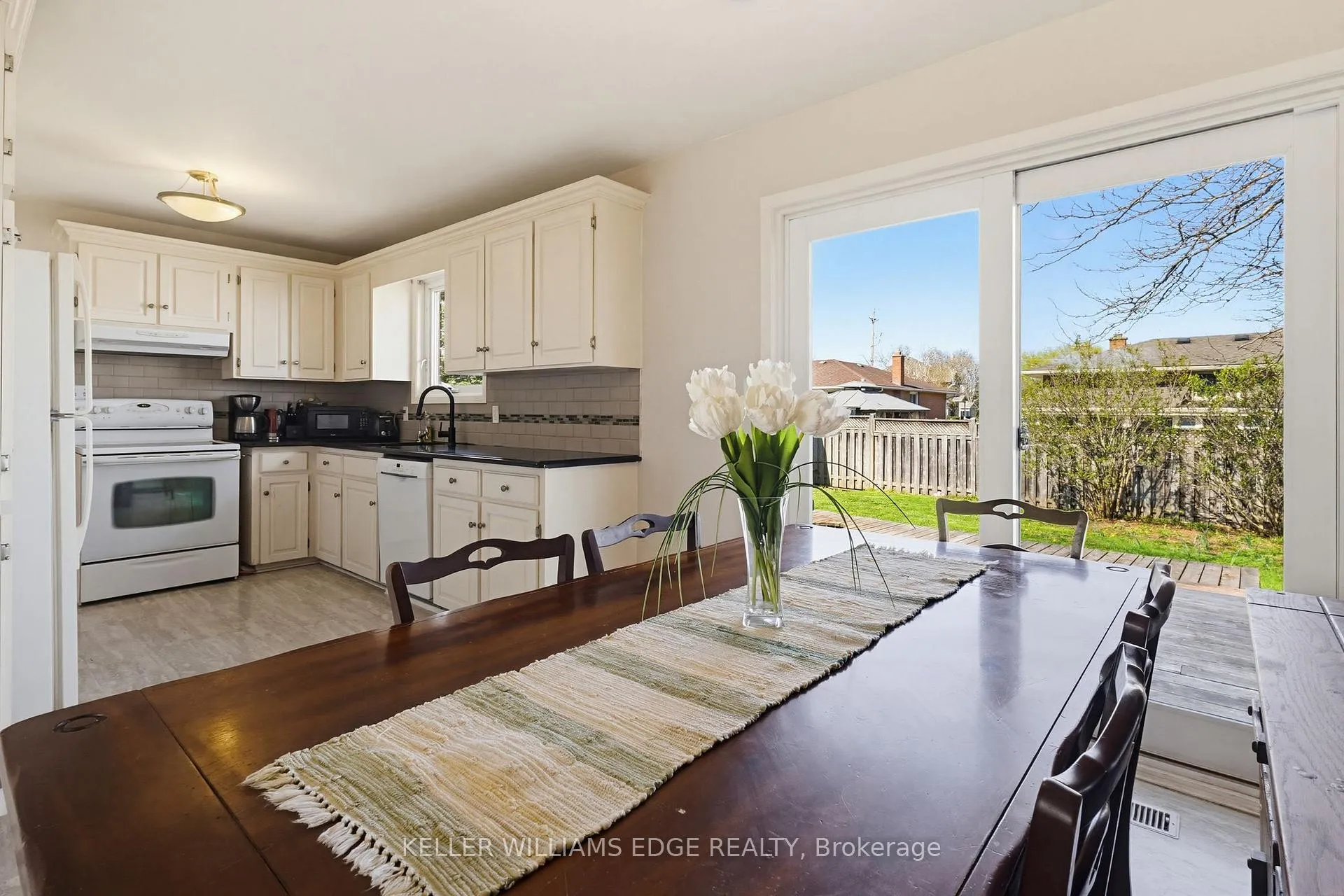 Photo 11 of 156 Lakeside Drive, Grimsby, Grimsby Beach — HOMEH