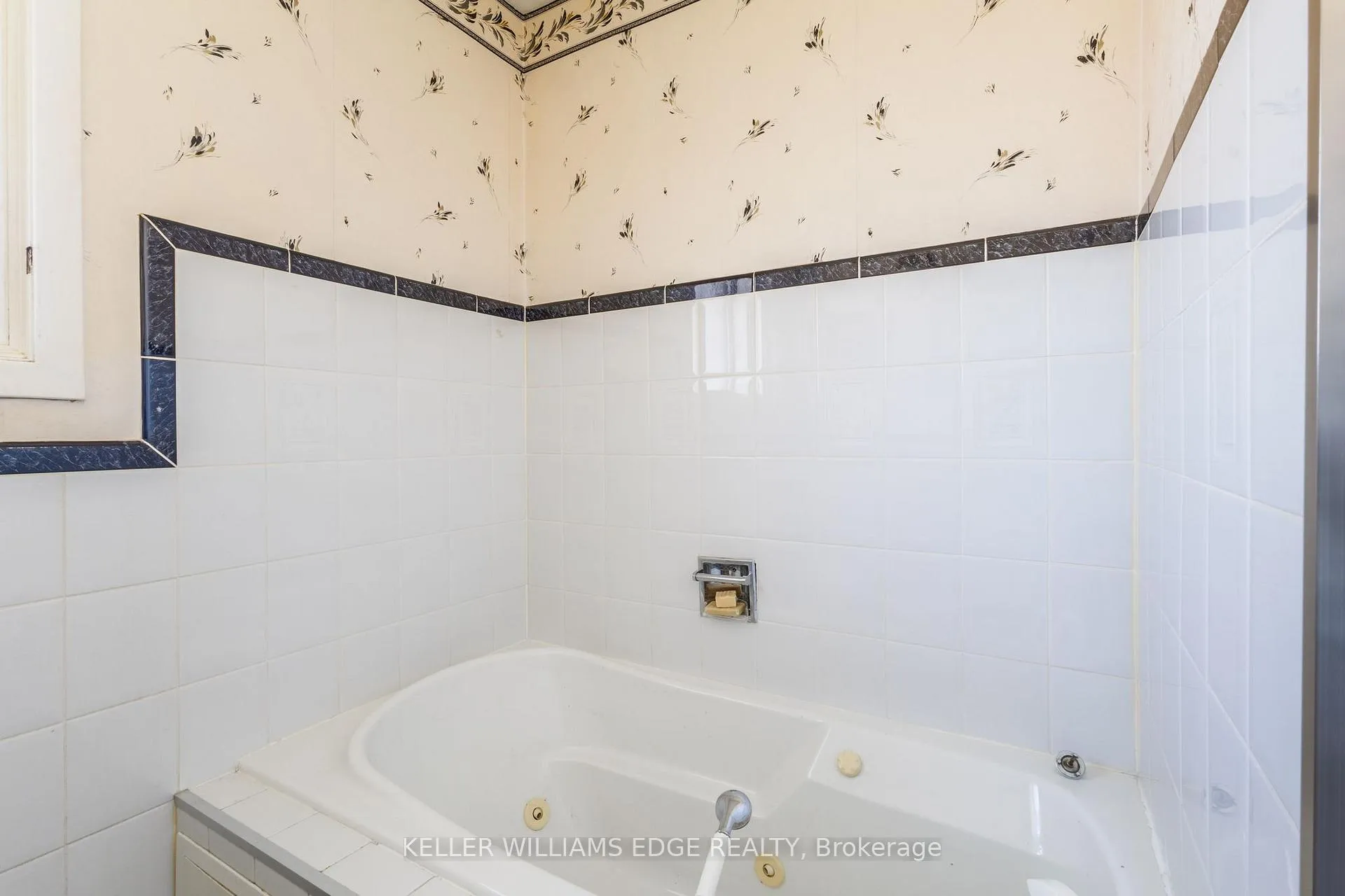 Photo 21 of 156 Lakeside Drive, Grimsby, Grimsby Beach — HOMEH