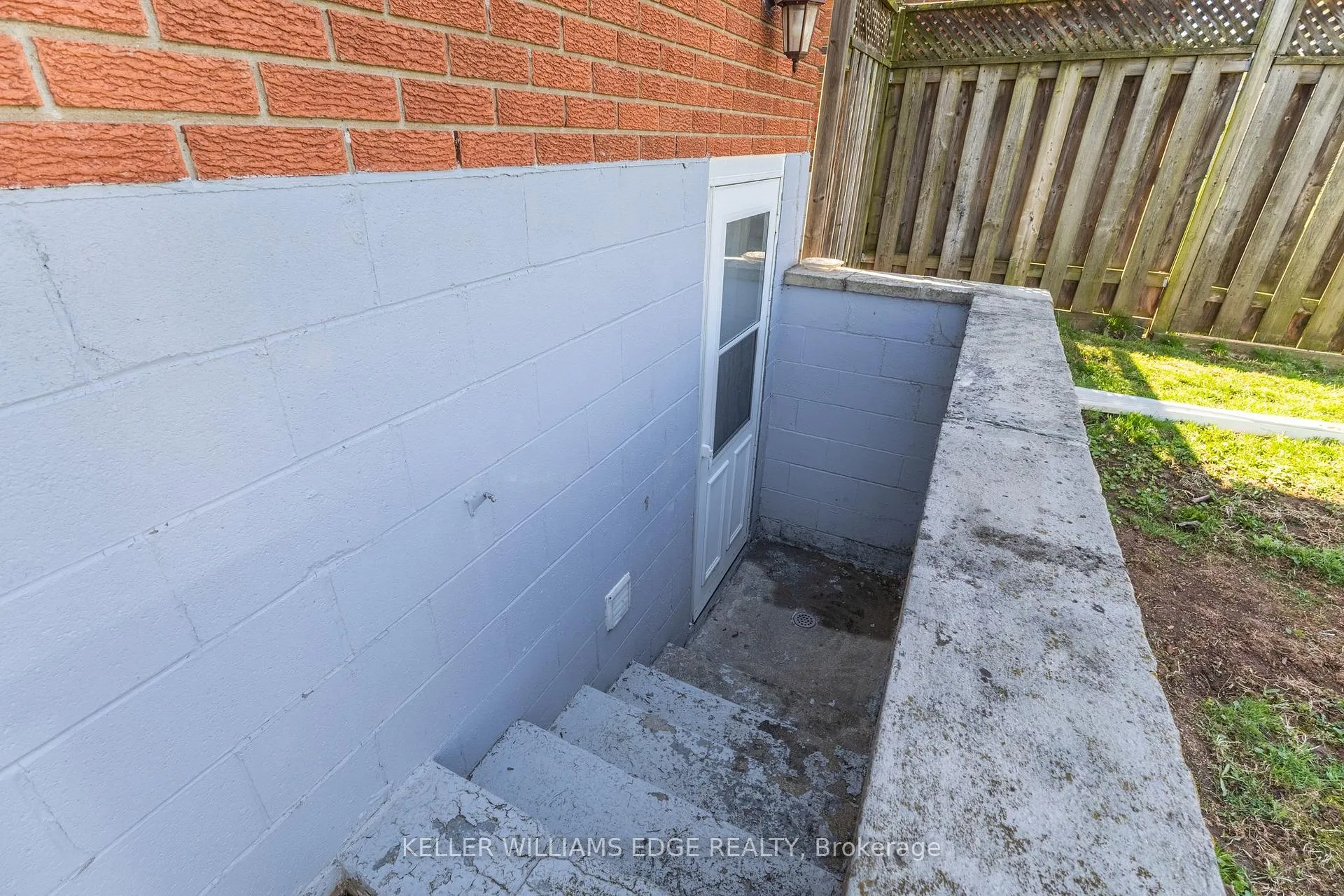 Photo 24 of 156 Lakeside Drive, Grimsby, Grimsby Beach — HOMEH