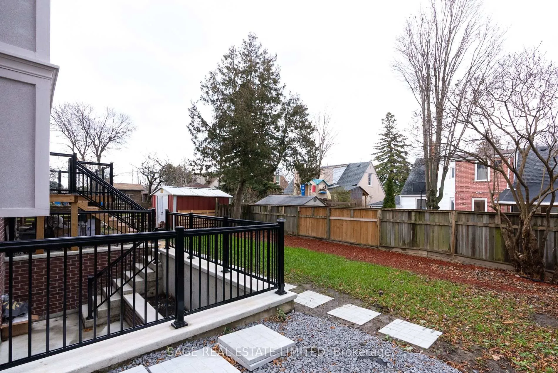 Photo 2 of Unit Lower, 185 Fairholme Avenue, Toronto, Englemount-Lawrence — HOMEH
