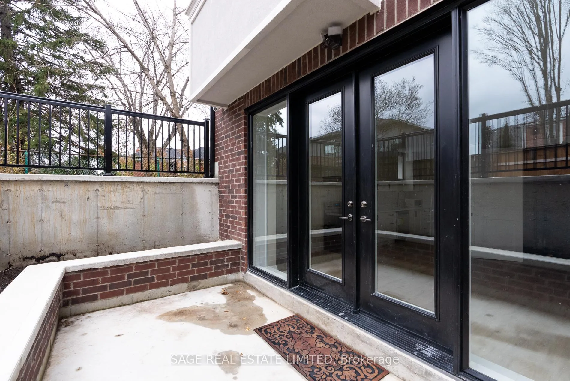 Photo 3 of Unit Lower, 185 Fairholme Avenue, Toronto, Englemount-Lawrence — HOMEH