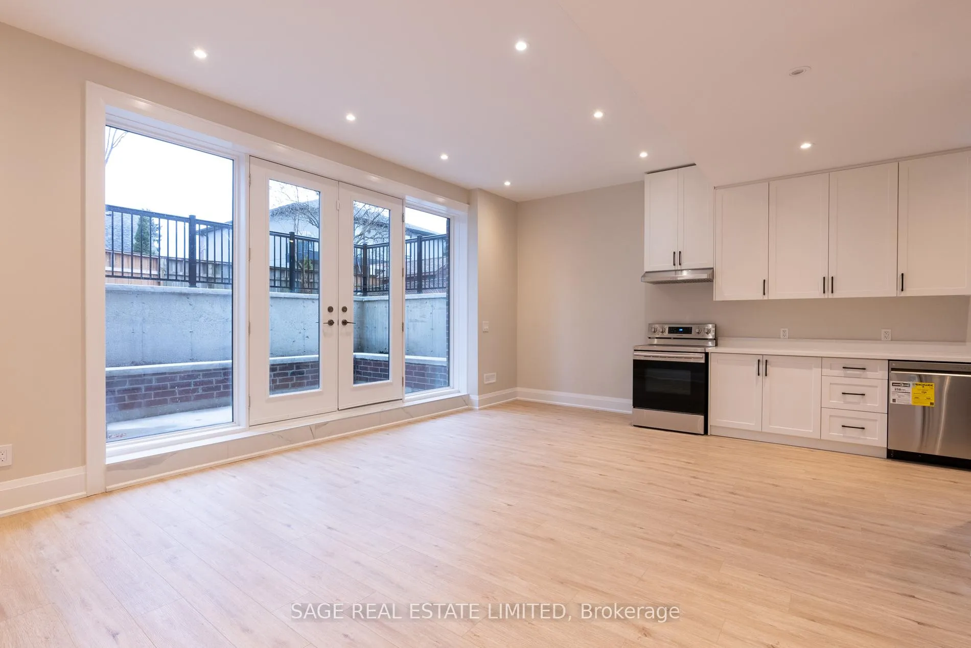 Photo 4 of Unit Lower, 185 Fairholme Avenue, Toronto, Englemount-Lawrence — HOMEH
