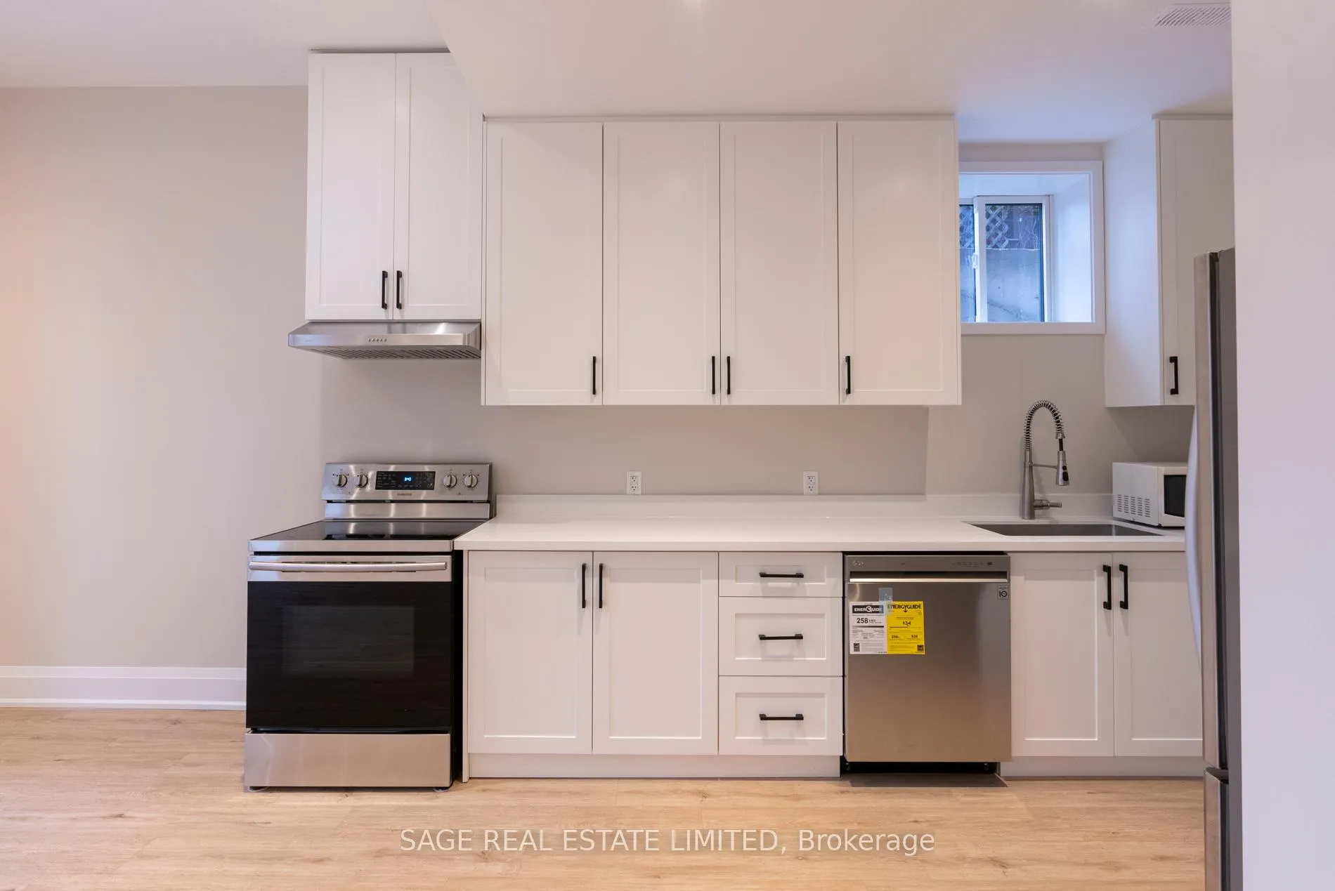 Photo 5 of Unit Lower, 185 Fairholme Avenue, Toronto, Englemount-Lawrence — HOMEH