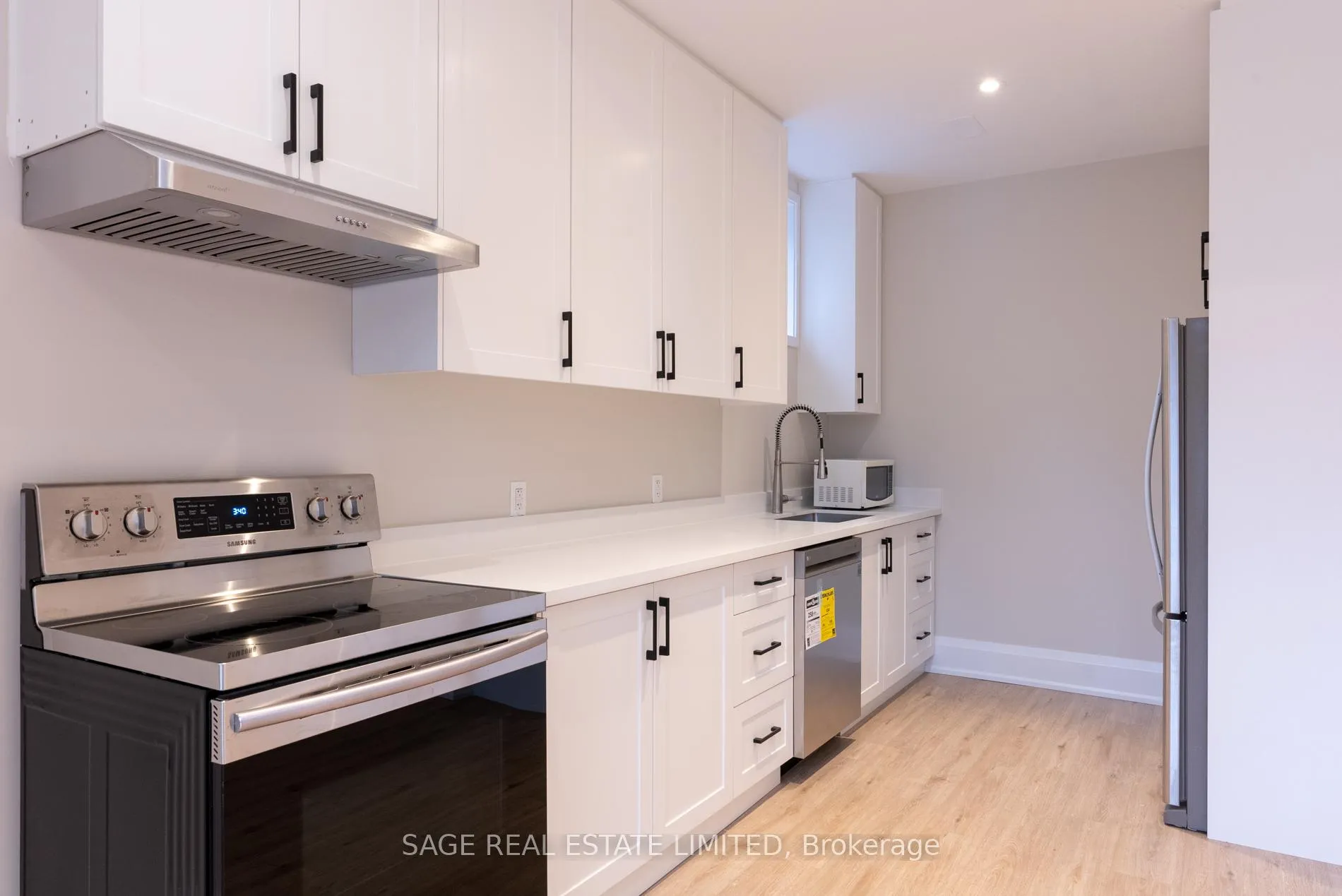 Photo 6 of Unit Lower, 185 Fairholme Avenue, Toronto, Englemount-Lawrence — HOMEH