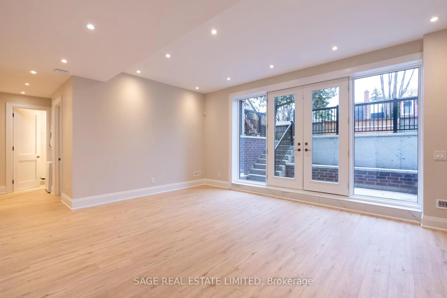 Photo 7 of Unit Lower, 185 Fairholme Avenue, Toronto, Englemount-Lawrence — HOMEH