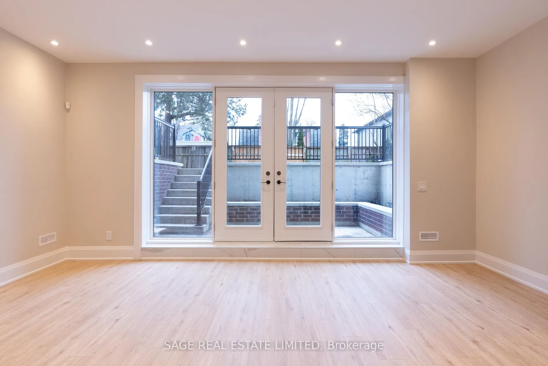 Photo 8 of Unit Lower, 185 Fairholme Avenue, Toronto, Englemount-Lawrence — HOMEH