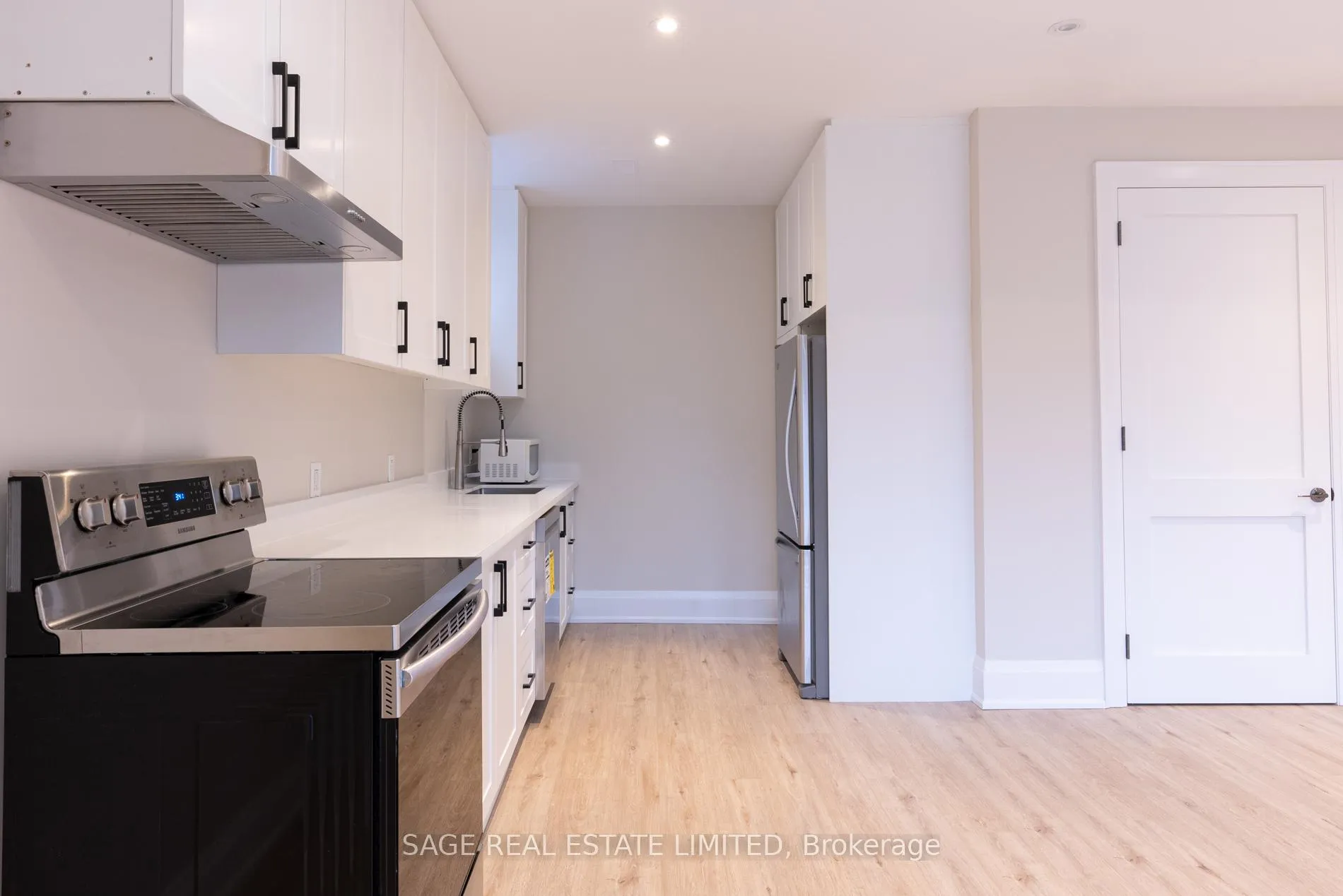 Photo 9 of Unit Lower, 185 Fairholme Avenue, Toronto, Englemount-Lawrence — HOMEH