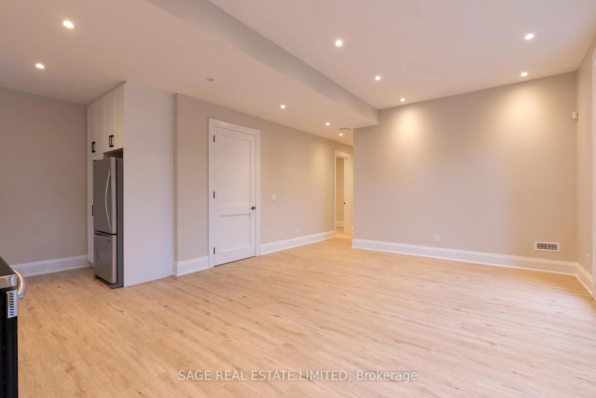Photo 10 of Unit Lower, 185 Fairholme Avenue, Toronto, Englemount-Lawrence — HOMEH