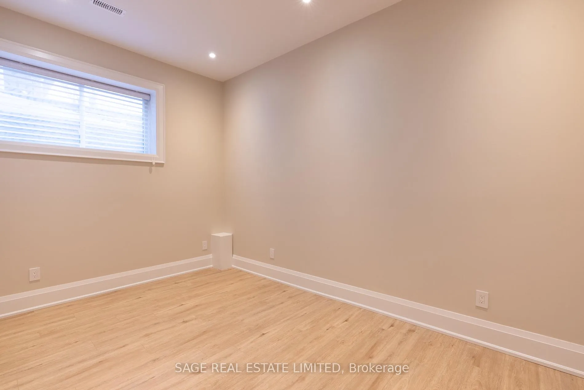 Photo 11 of Unit Lower, 185 Fairholme Avenue, Toronto, Englemount-Lawrence — HOMEH