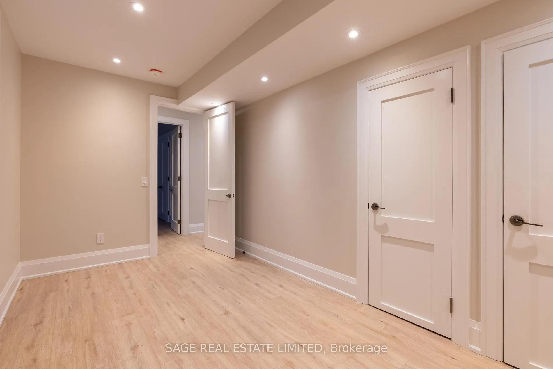 Photo 15 of Unit Lower, 185 Fairholme Avenue, Toronto, Englemount-Lawrence — HOMEH