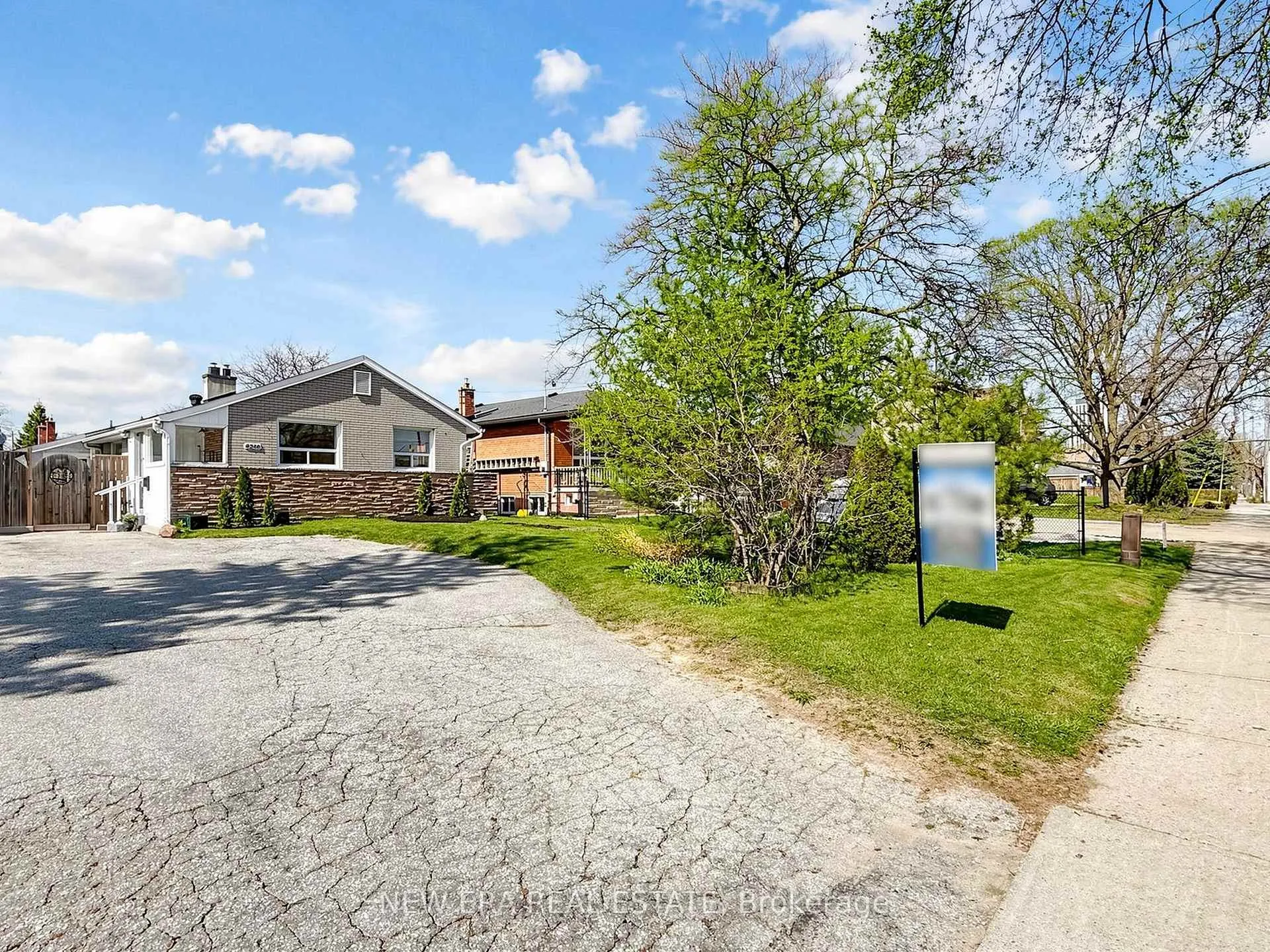 Front of 4246 Bloor Street W