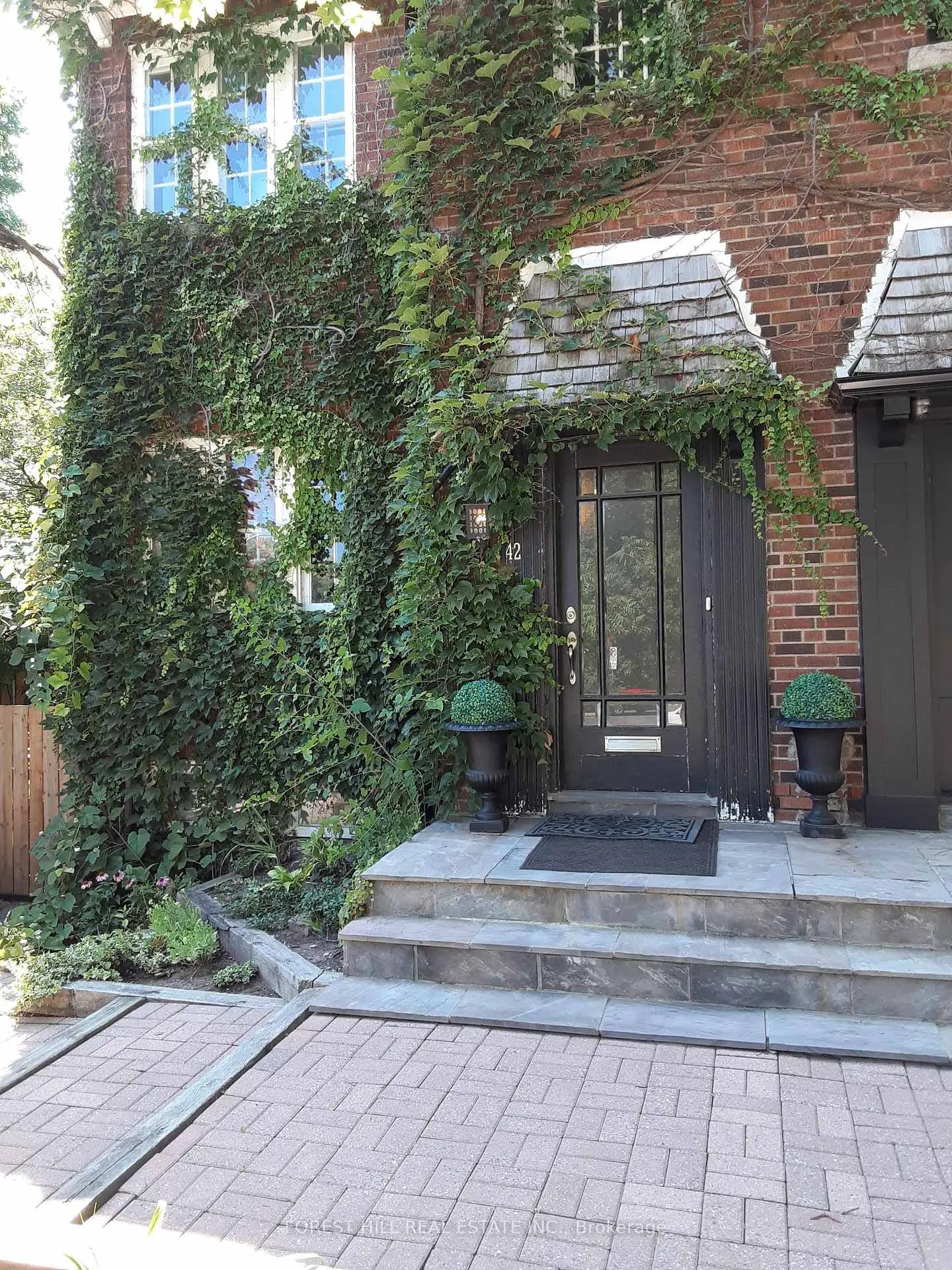 Front of Unit Lower, 42 Astley Avenue