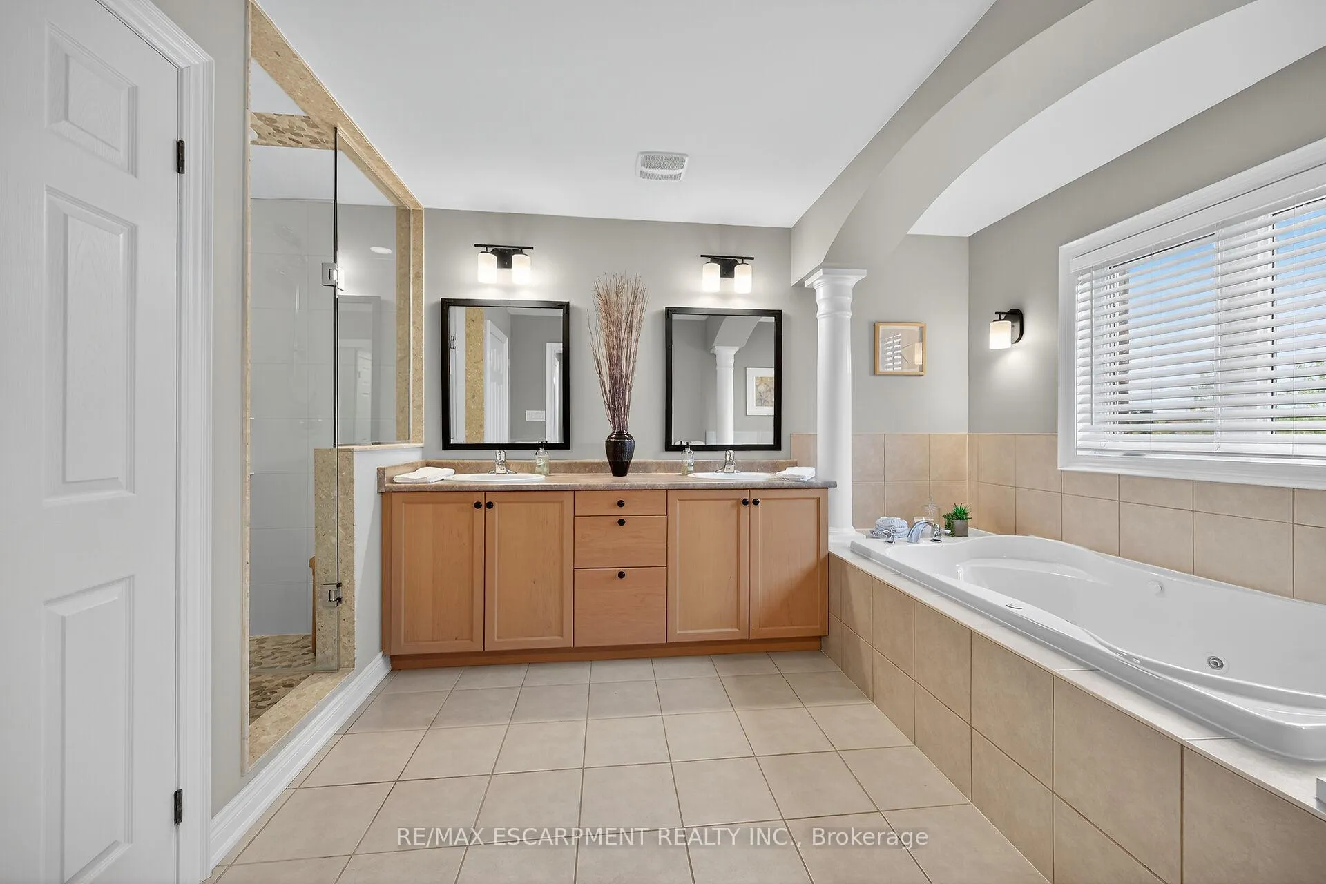 Photo 31 of 20 Fowler Drive, Hamilton, Binbrook — HOMEH