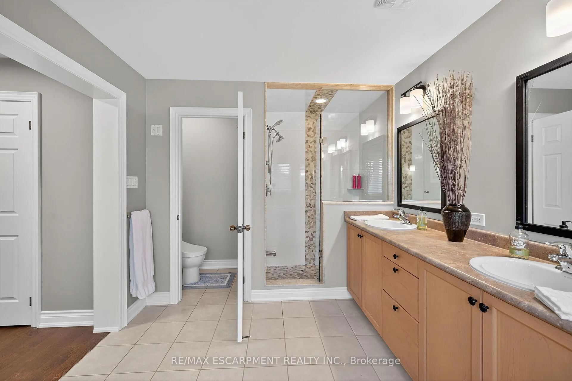 Photo 34 of 20 Fowler Drive, Hamilton, Binbrook — HOMEH