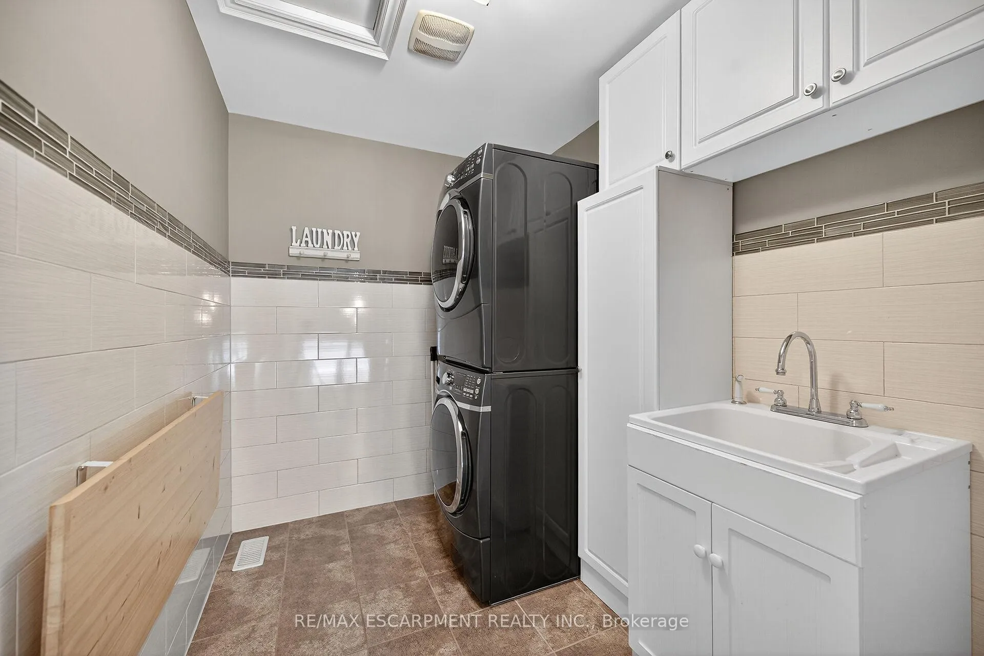 Photo 41 of 20 Fowler Drive, Hamilton, Binbrook — HOMEH