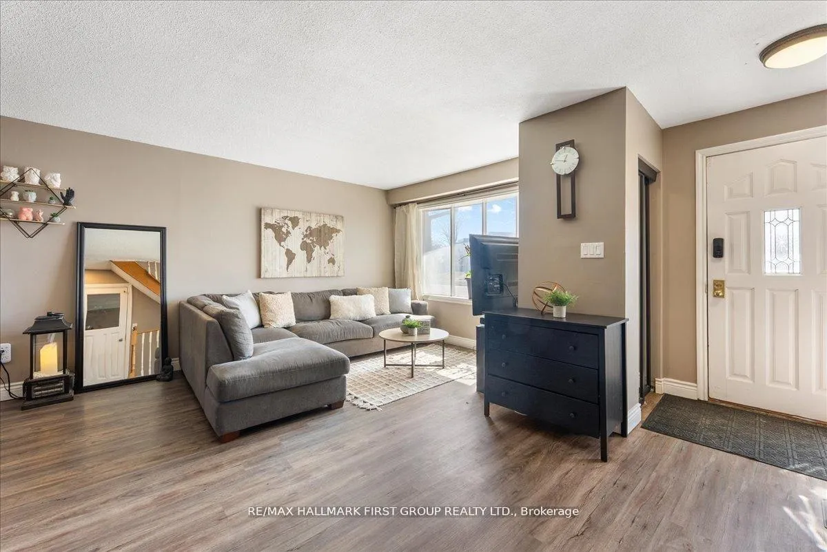 Photo 3 of 398 Dean Avenue, Oshawa, Central — HOMEH