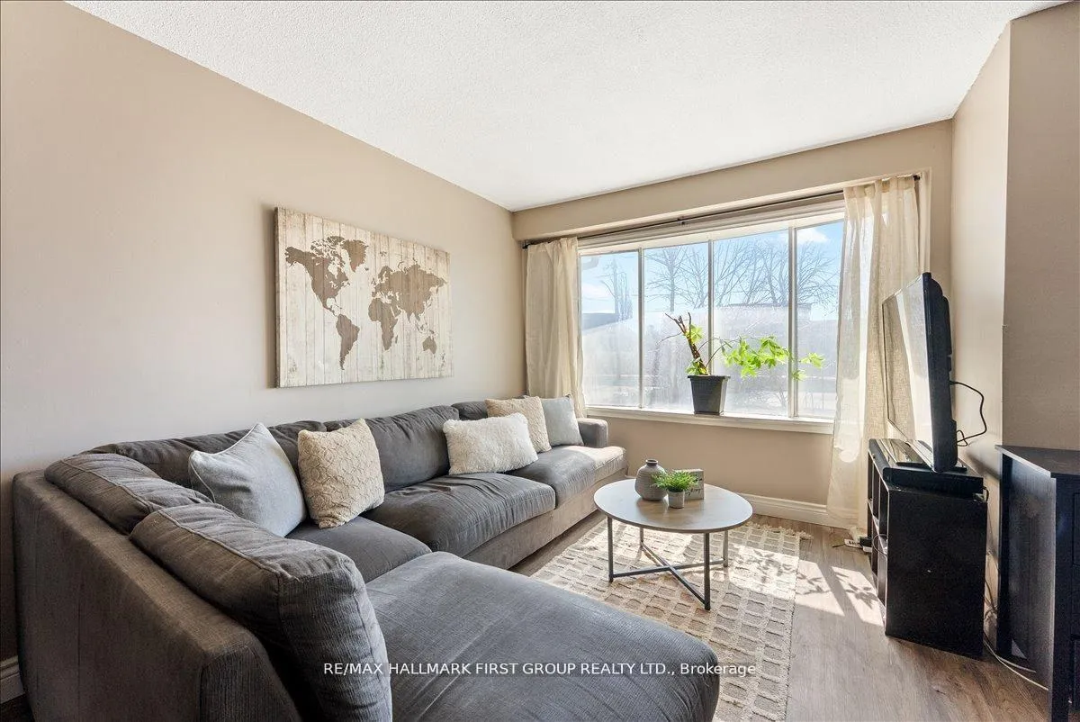 Photo 4 of 398 Dean Avenue, Oshawa, Central — HOMEH