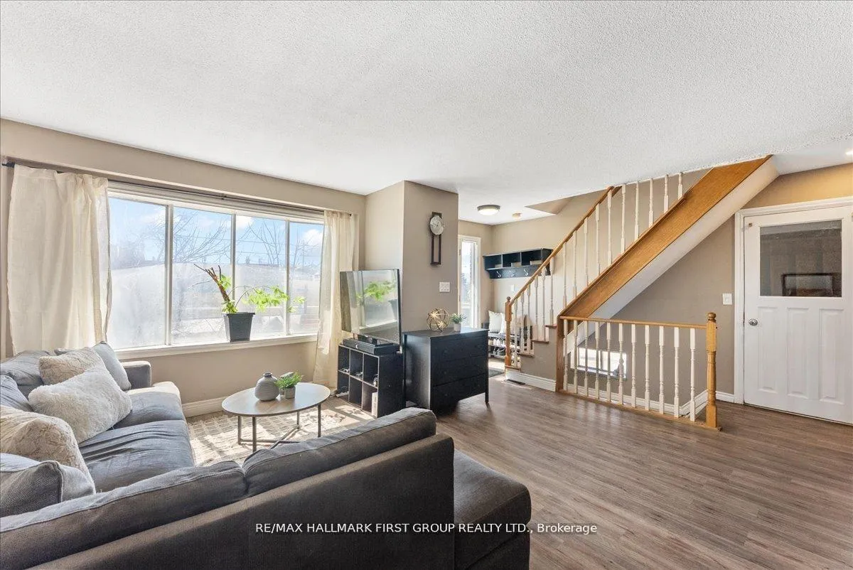 Photo 5 of 398 Dean Avenue, Oshawa, Central — HOMEH